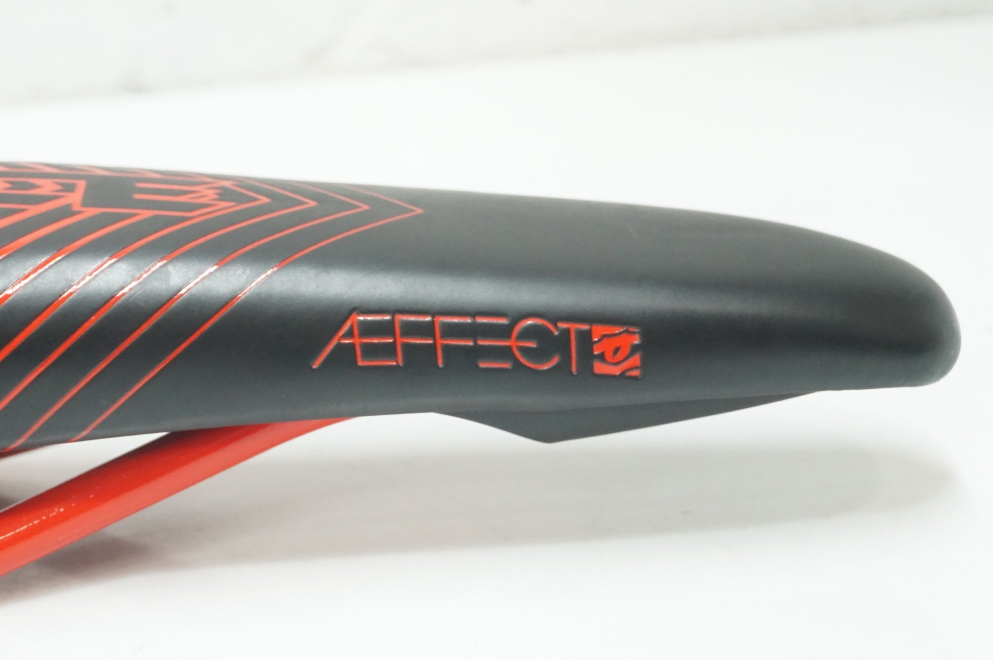 RACEFACE 「レースフェイス」 AEFFECT サドル / 大宮店