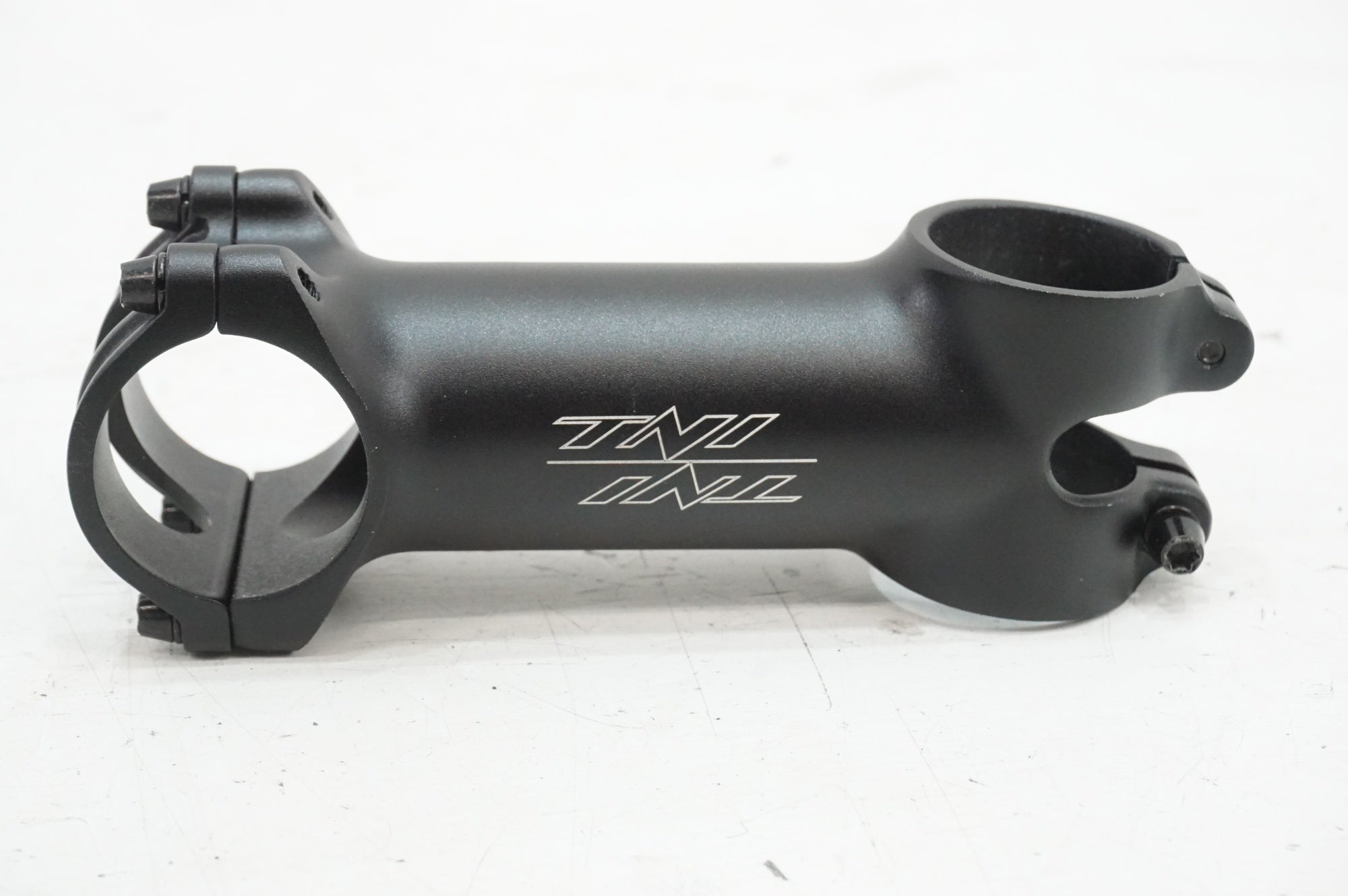 TNI 「ティーエヌアイ」 HELIUM6 90mm φ31.8 ステム / 大宮店