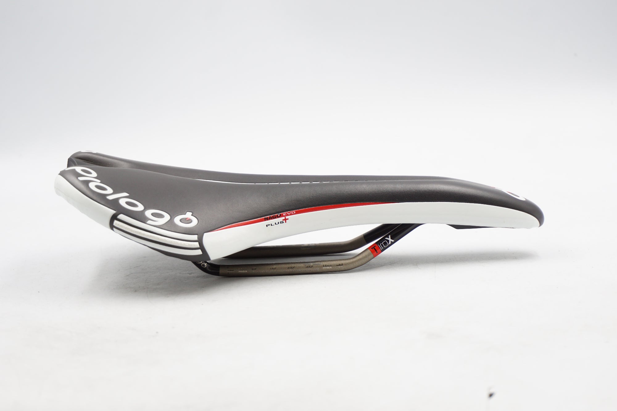 PROLOGO 「プロロゴ」 NAGO EVO PLUS サドル / 奈良店