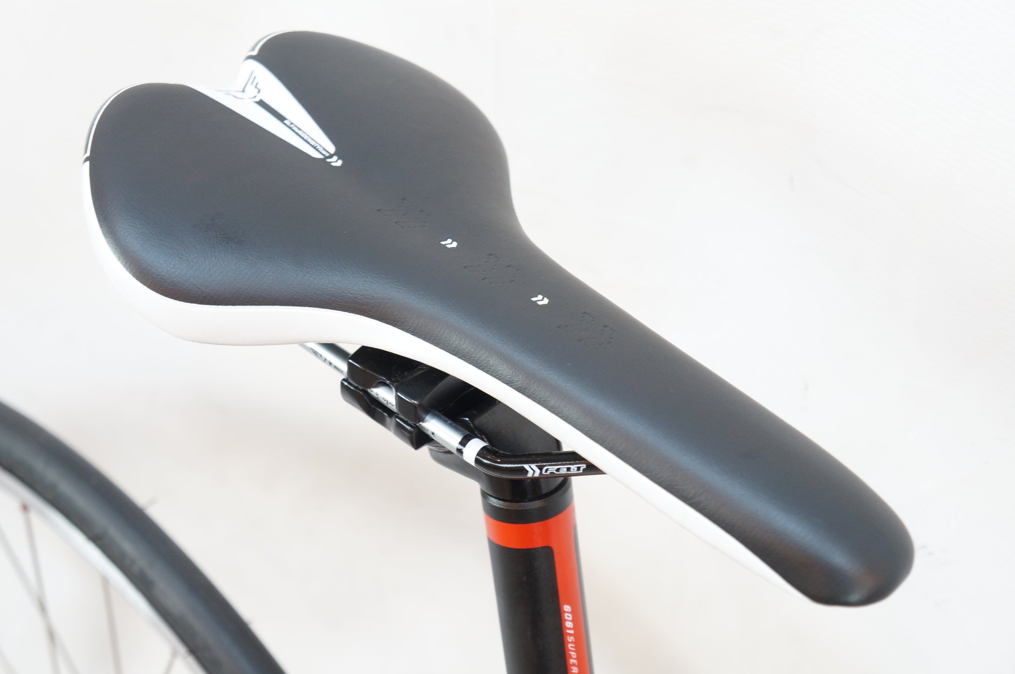 FELT 「フェルト」 F95 2015年モデル ロードバイク / バイチャリ浦和ベース