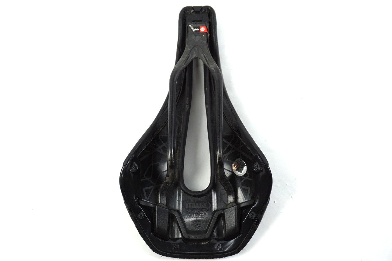 SELLE ITALIA 「セライタリア」 NOVUS BOOST KIT CARBONIO SUPERFLOW サドル / 川越店