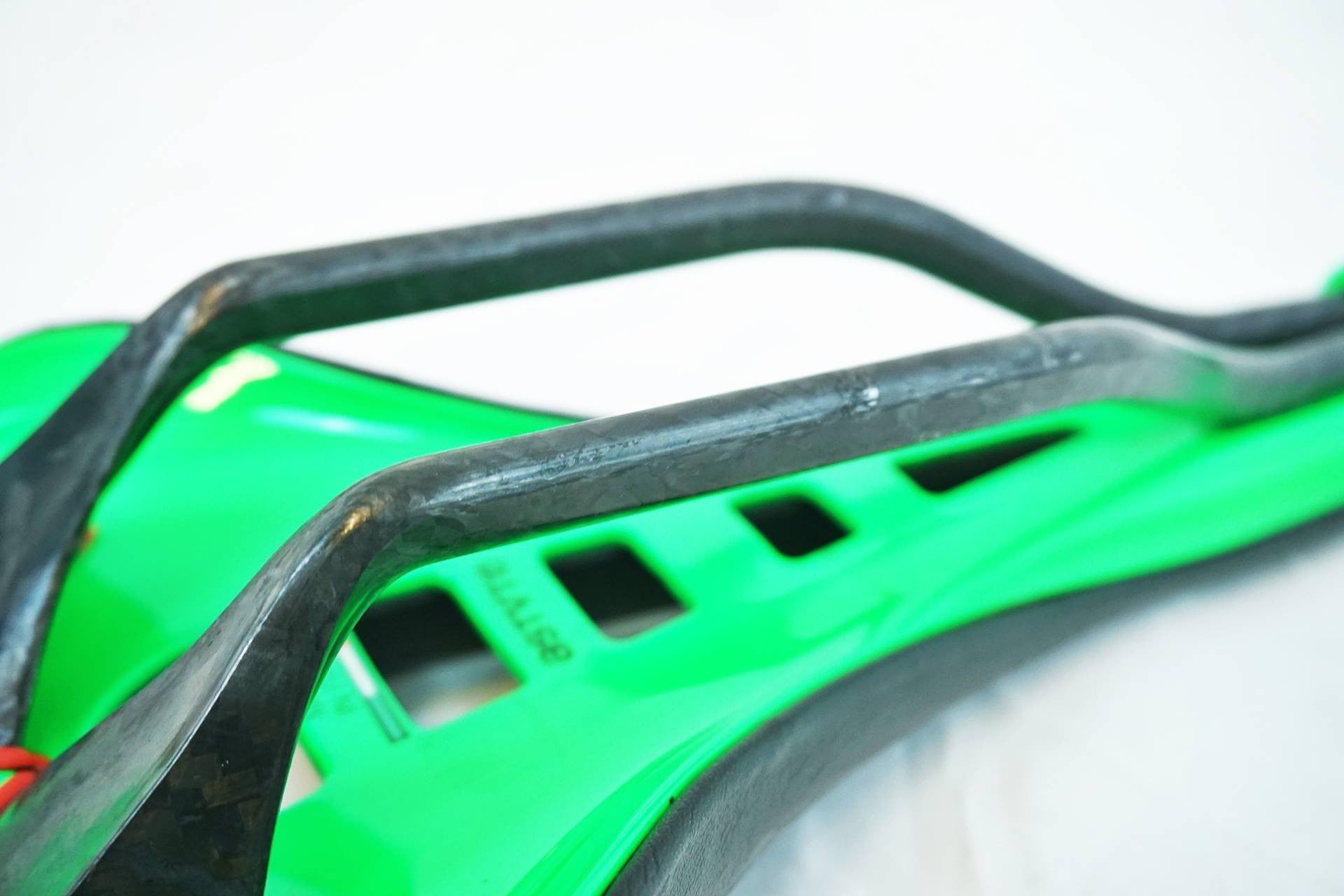 ASTUTE  「アスチュート」 SKYLITE VT カーボンレールサドル / 有明ガーデン店