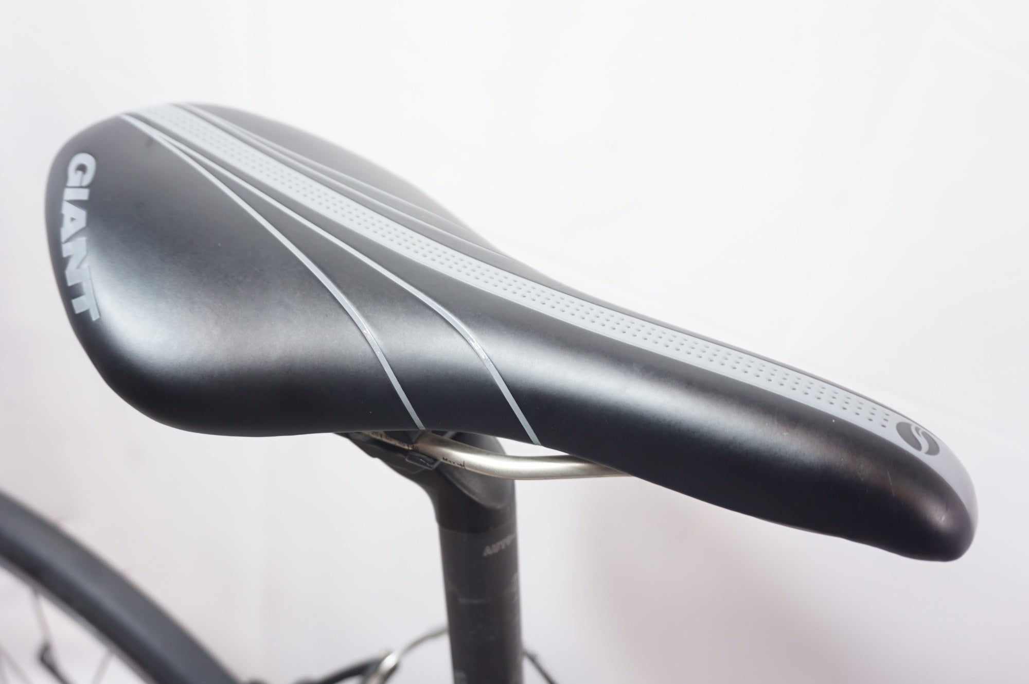 GIANT 「ジャイアント」 ESCAPE RX2 2016年モデル クロスバイク / 世田谷店