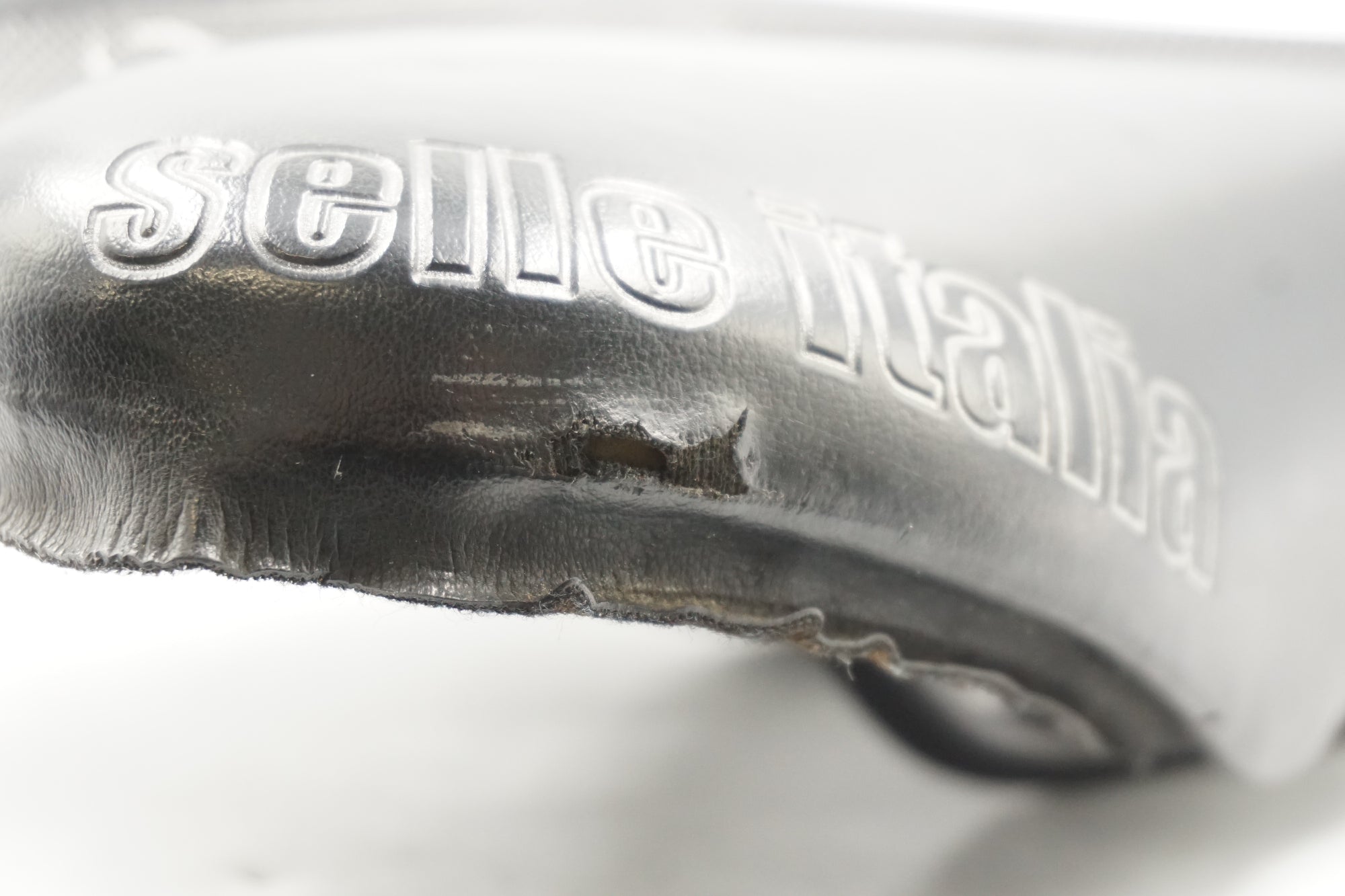 SELLE ITALIA 「セライタリア」 X1 サドル / 奈良店