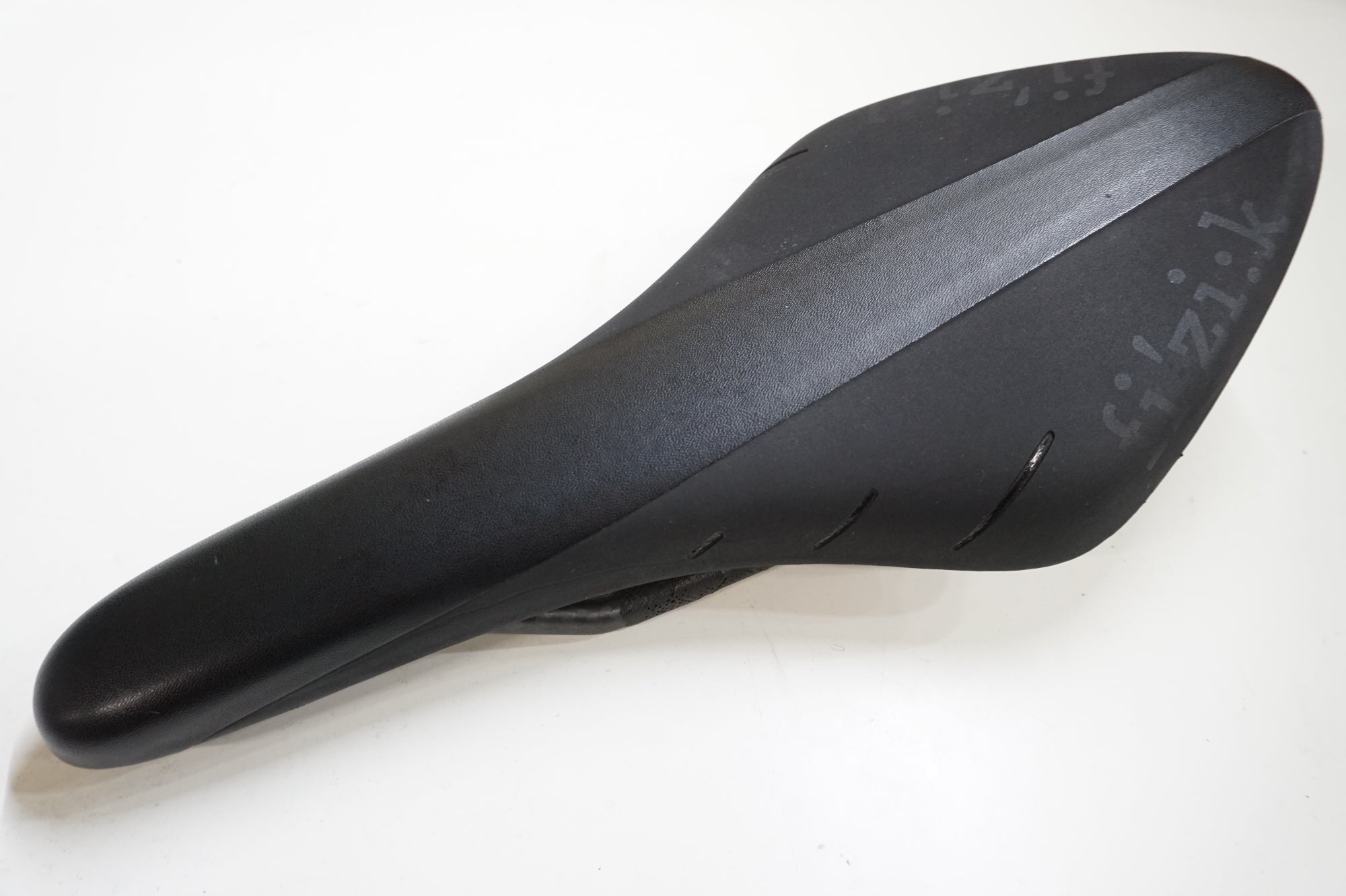 FIZIK 「フィジーク」 ARIONE R1 カーボン サドル / 大宮店