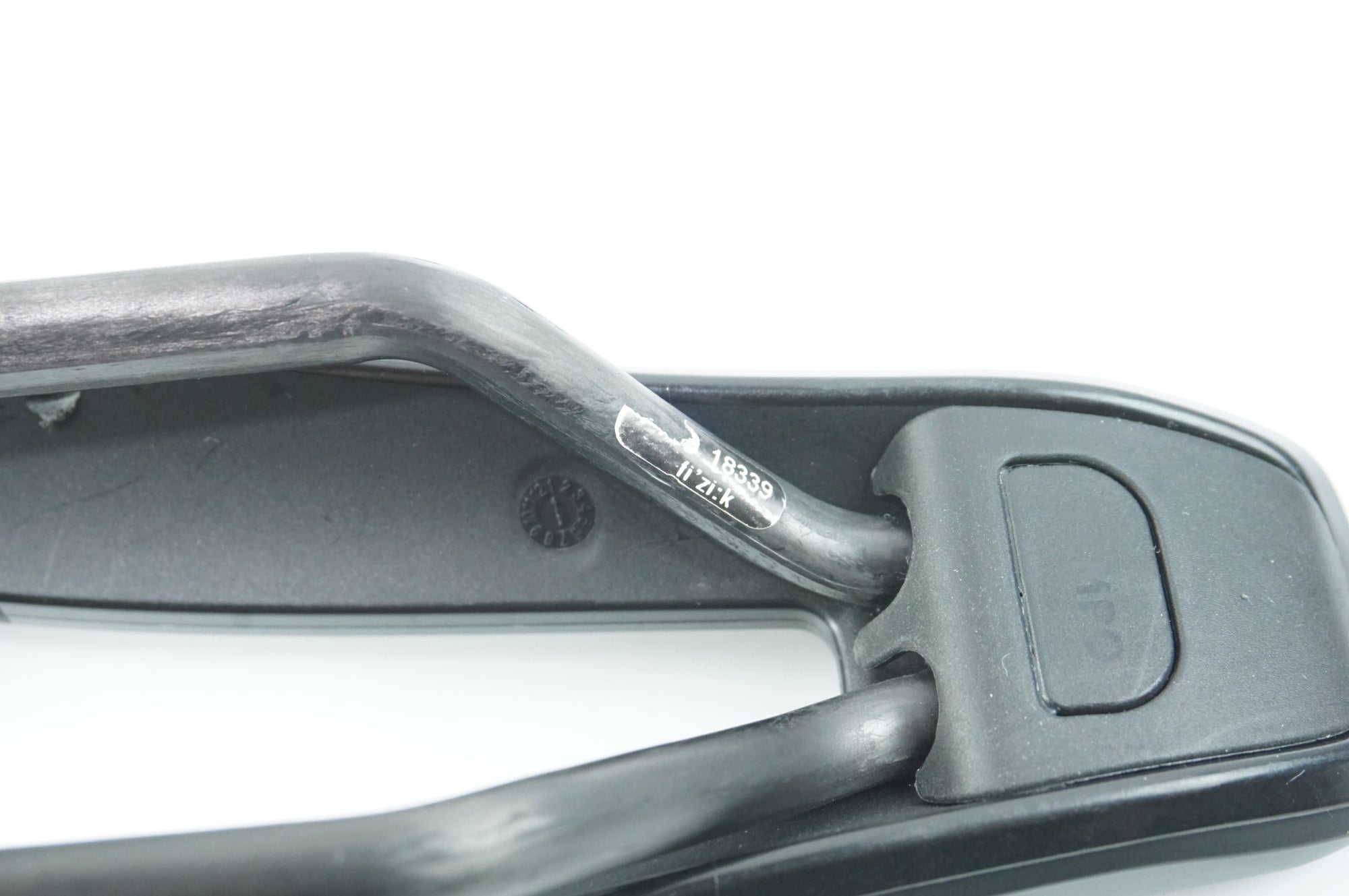 FIZIK 「フィジーク」 TEMPO ARGO R1 サドル / 中目黒店