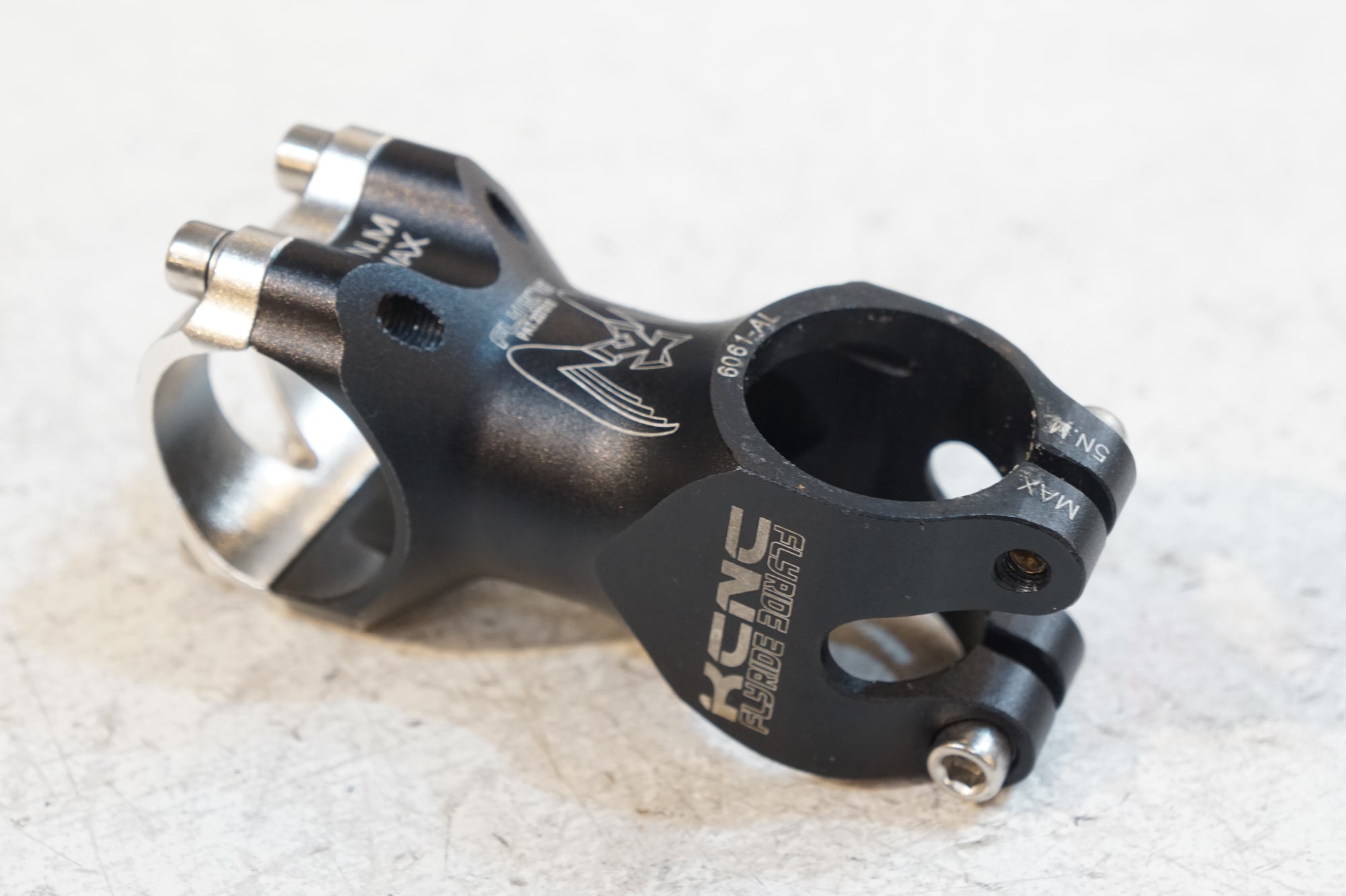 KCNC 「ケーシーエヌシー」 FLYRIDE φ31.8 60mm ステム / バイチャリ浦和ベース