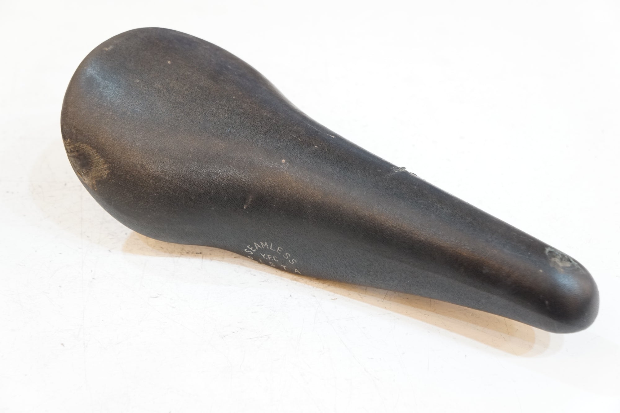 FUJITA 「フジタ」 SEAMLESS サドル / バイチャリ浦和ベース