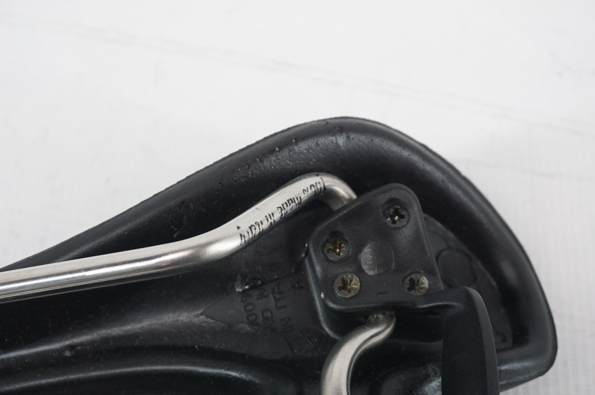 SELLE SMP 「セッレエスエムピー」 HYBRID サドル / 阪急塚口店