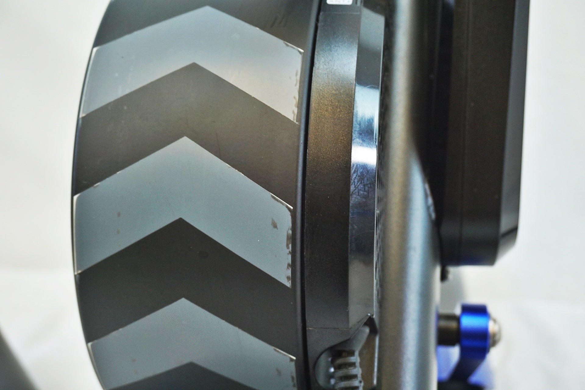 WAHOO 「ワフー」 KICKR V4 WF113 スマートトレーナー / 有明ガーデン店