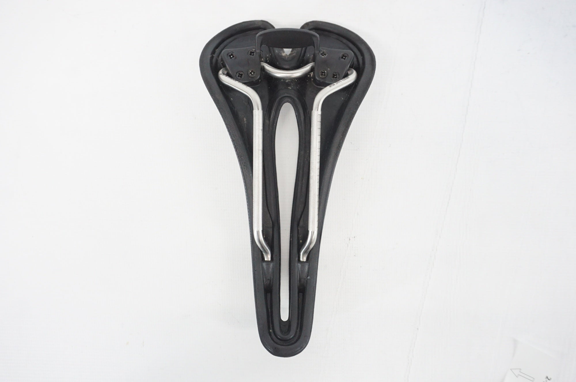 SELLE SMP 「セラエスエムピー」 HELL S サドル / 阪急塚口店