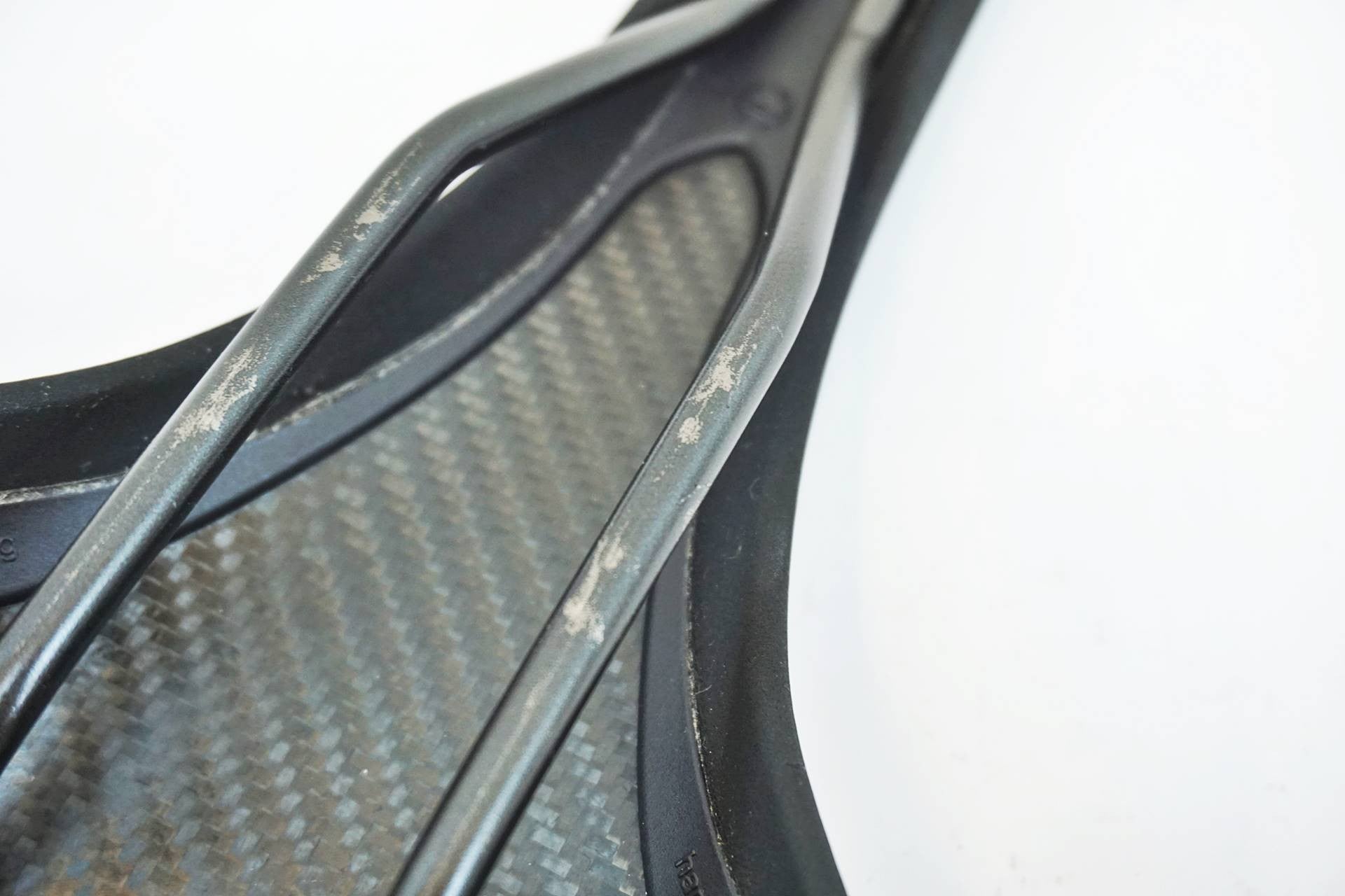 FIZIK 「フィジーク」 ALIANTE R3 サドル / 有明ガーデン店