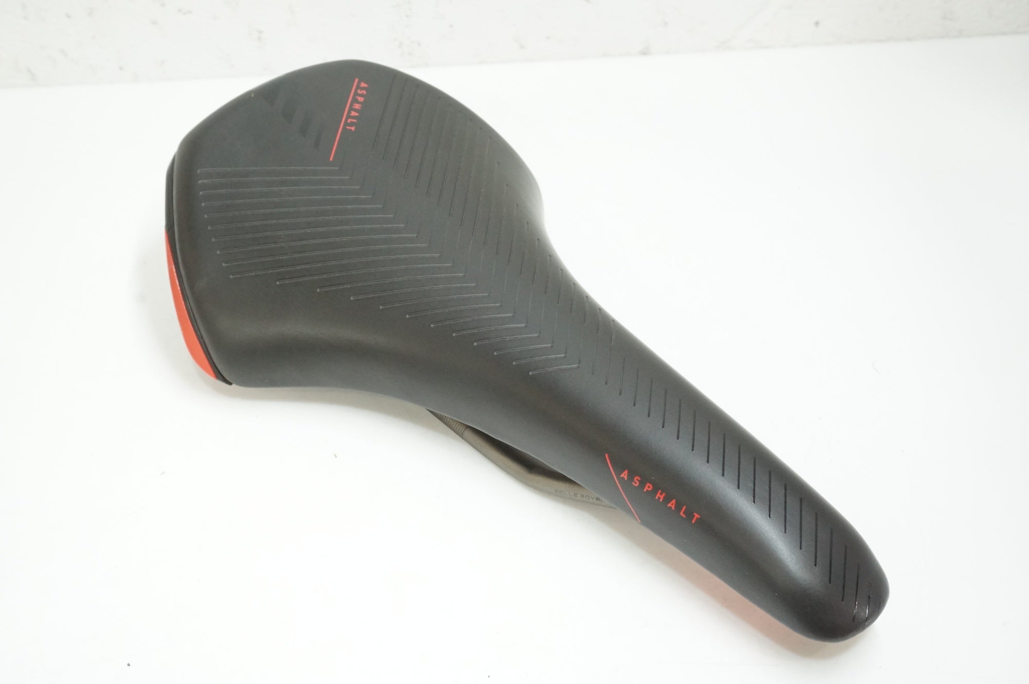 SELLE ROYAL 「セラロイヤル」 ASPHALT サドル / 大宮店