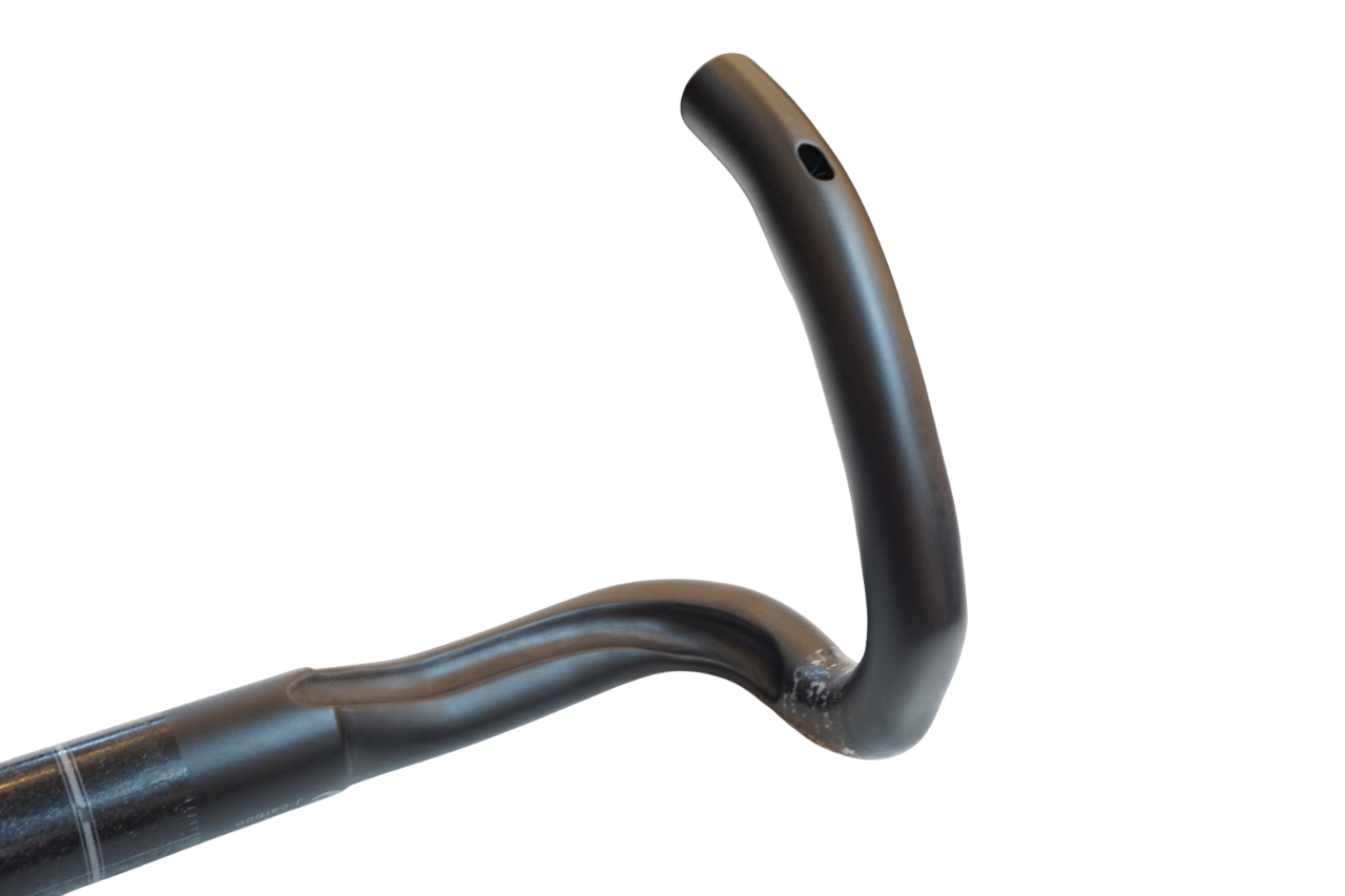 ONEBYESU 「ワンバイエス」 J-CARBON GRAND MONROE SL φ31.8 380mm ハンドル / バイチャリ浦和ベース