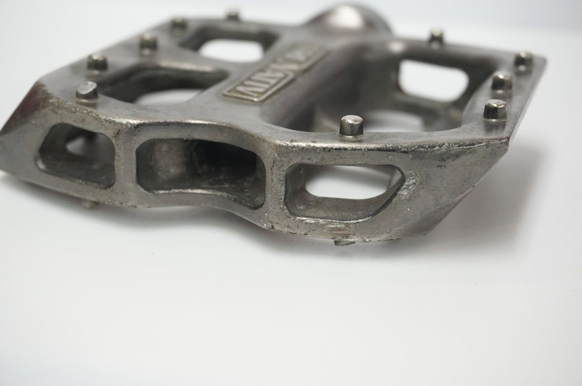 TRUVATIV 「トラバティブ」 ペダル / 福岡店