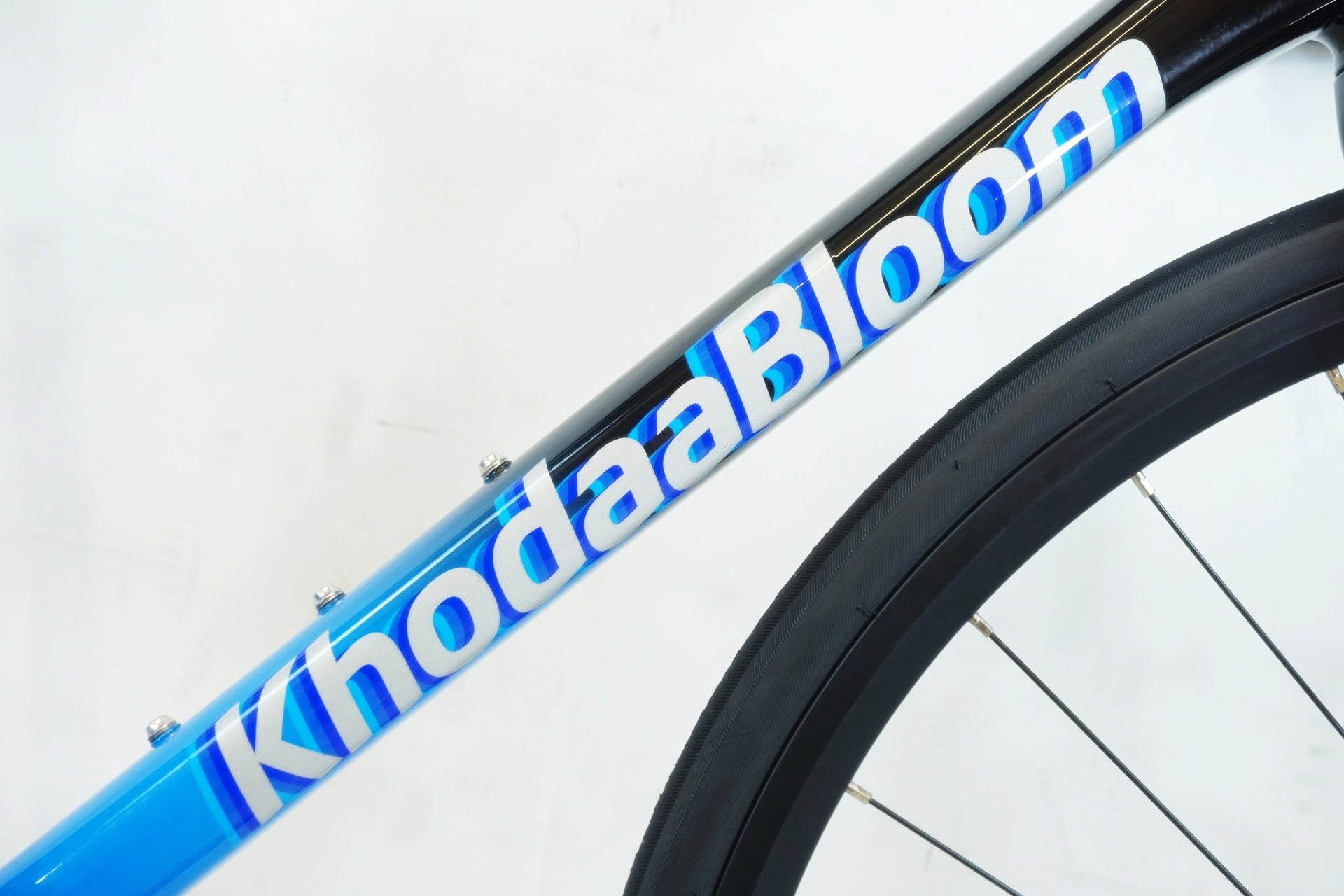 KHODAABLOOM 「コーダーブルーム」 STRAUSS RACE3 105 Di2 2026年モデル ロードバイク / 有明ガーデン店