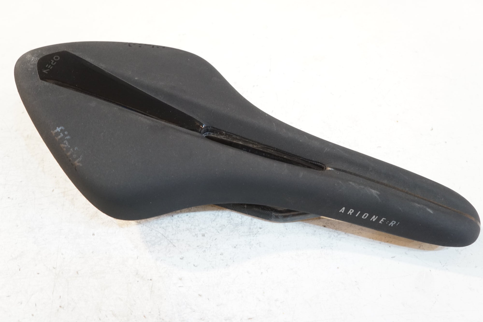 Fizik ARIONE R1カーボン サドル フィジーク アリオネ 美品 フィジーク