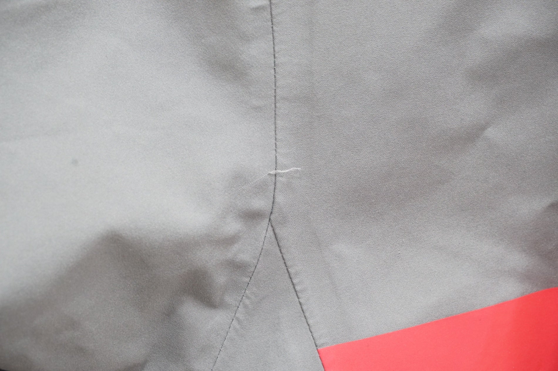 RAPHA 「ラファ」 RCC PRO TEAM RACE CAPE Mサイズ ジャケット / 大宮店