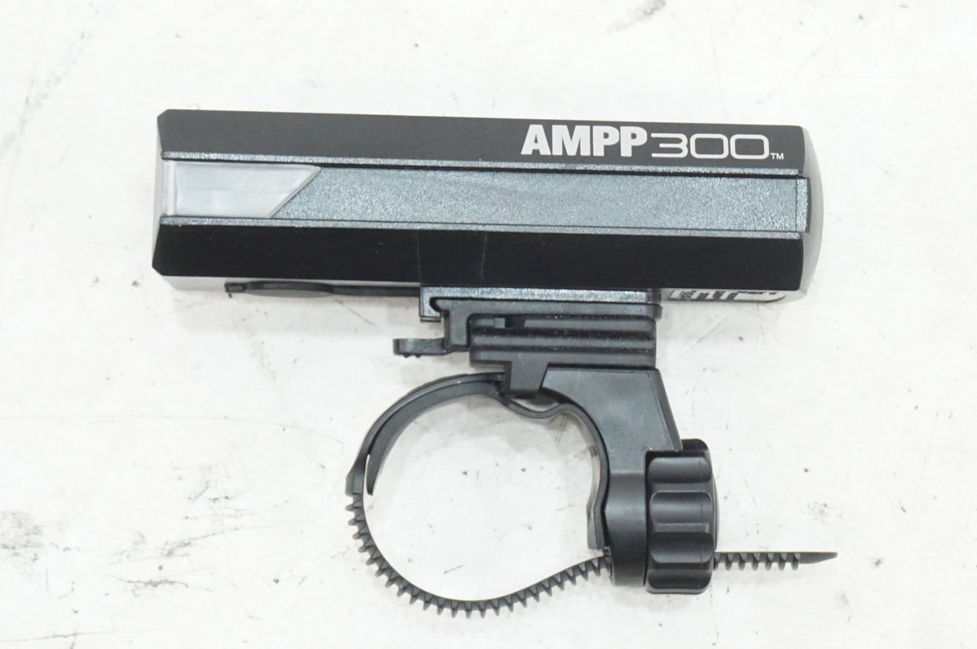 CATEYE 「キャットアイ」 AMPP300 フロントライト / 大宮店