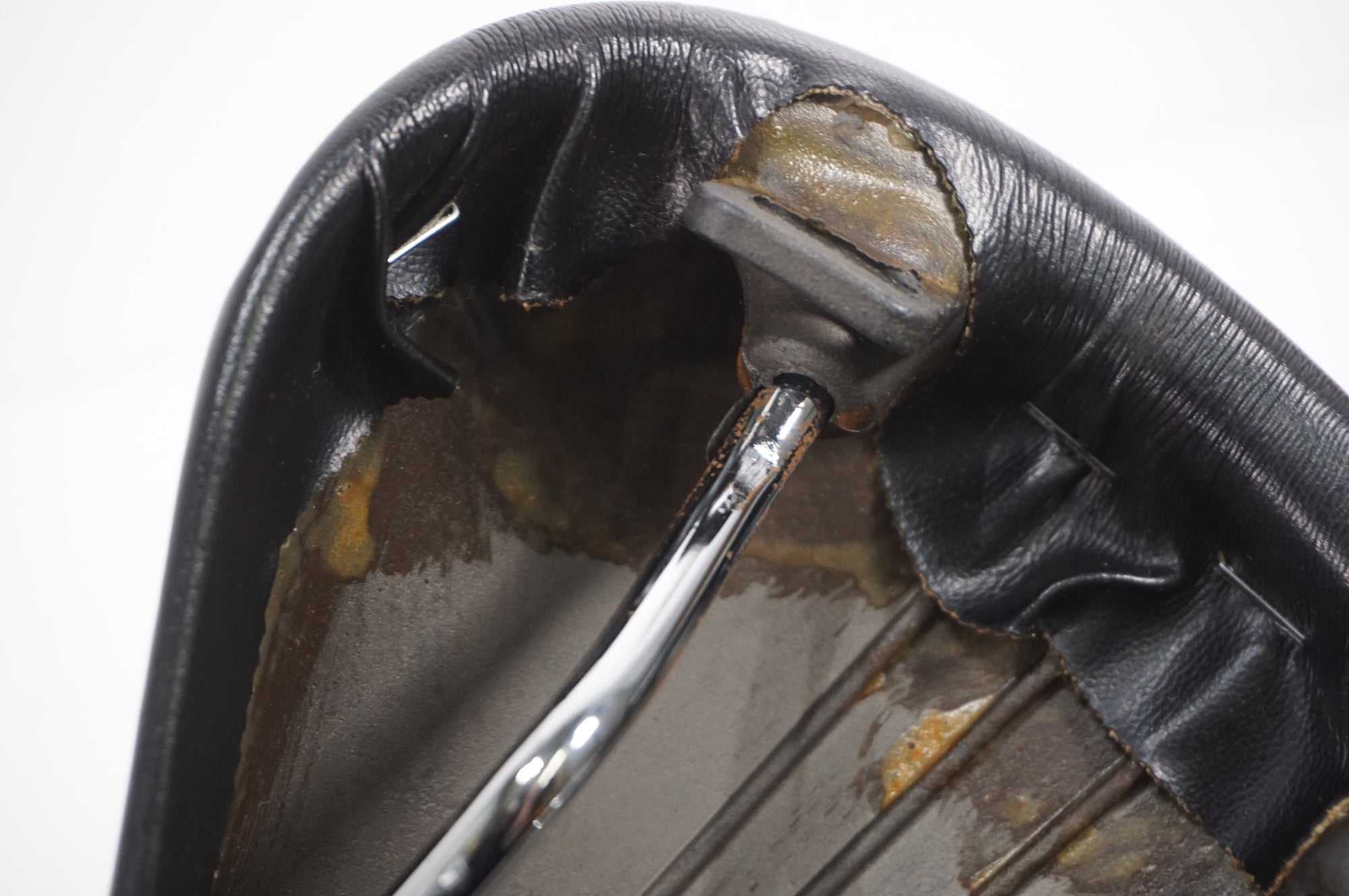SELLE ITALIA 「セライタリア」 ANATOMIC サドル / AKIBA店
