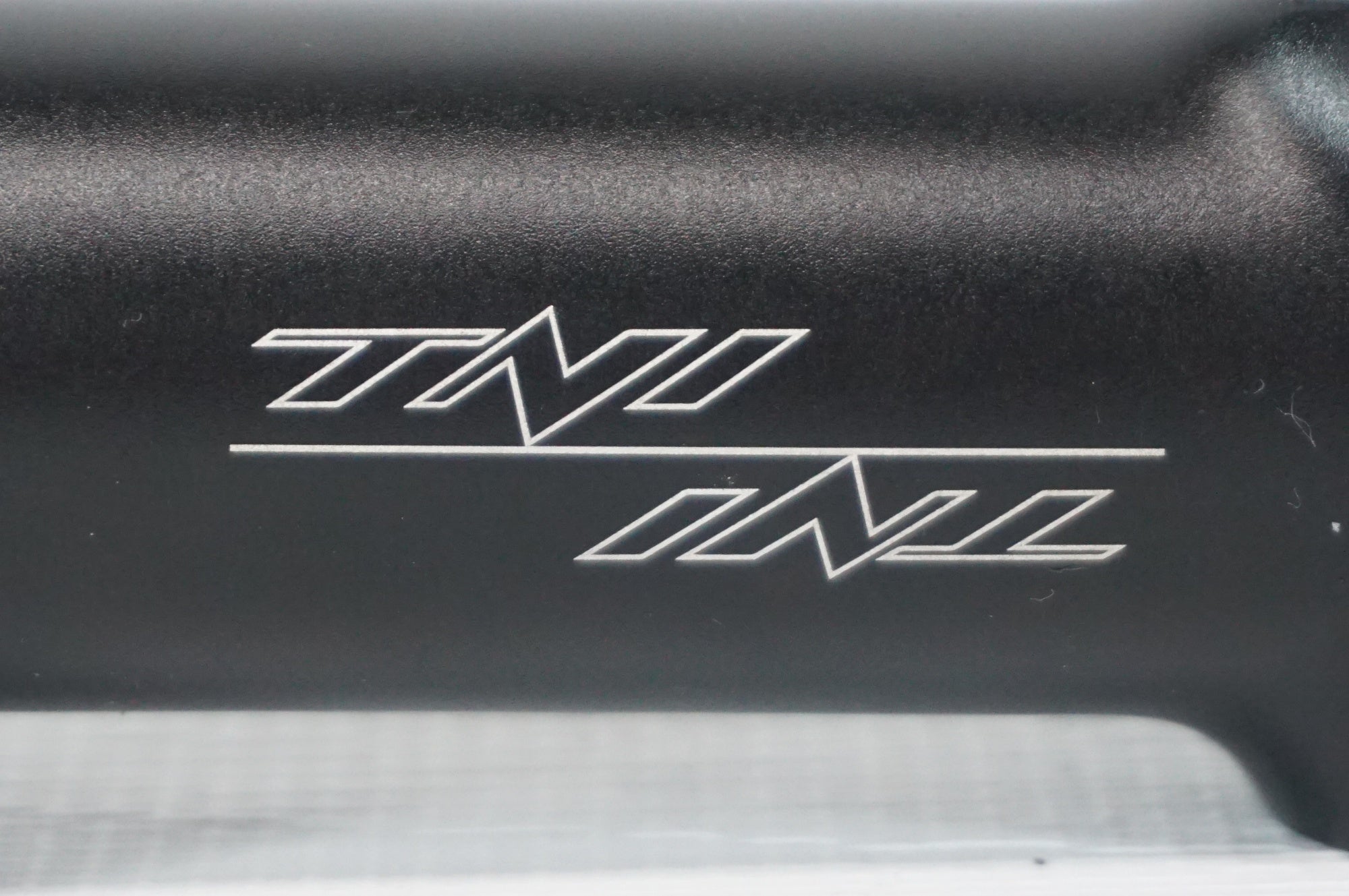 TNI 「ティーエヌアイ」 HELIUM φ31.8 100mm ステム / 阪急塚口店