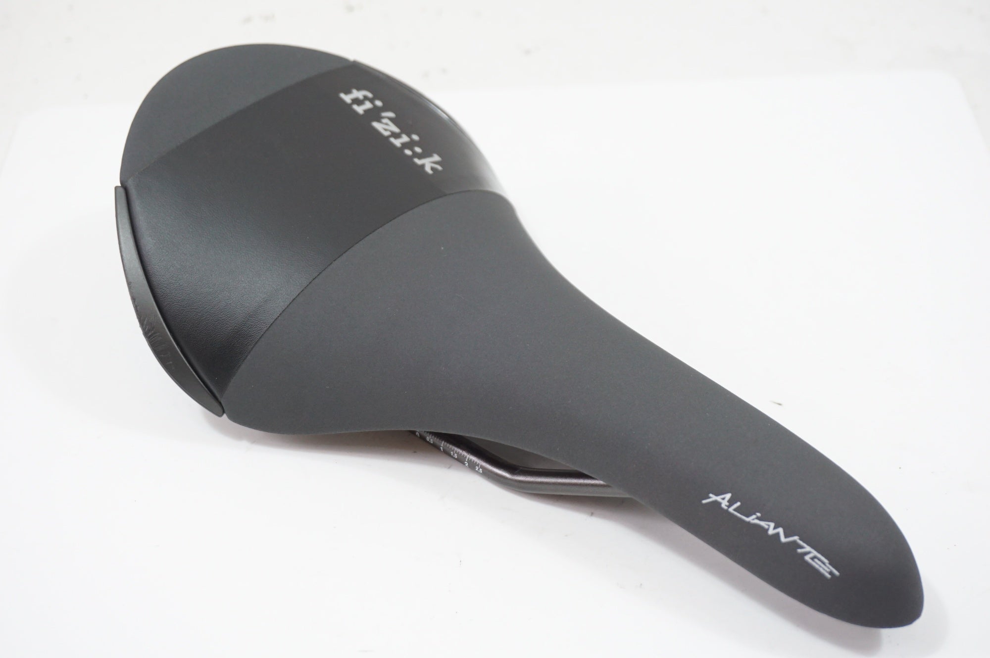 FIZIK 「フィジーク」 ALIANTE R3 サドル / 世田谷店 ｜ バイチャリ