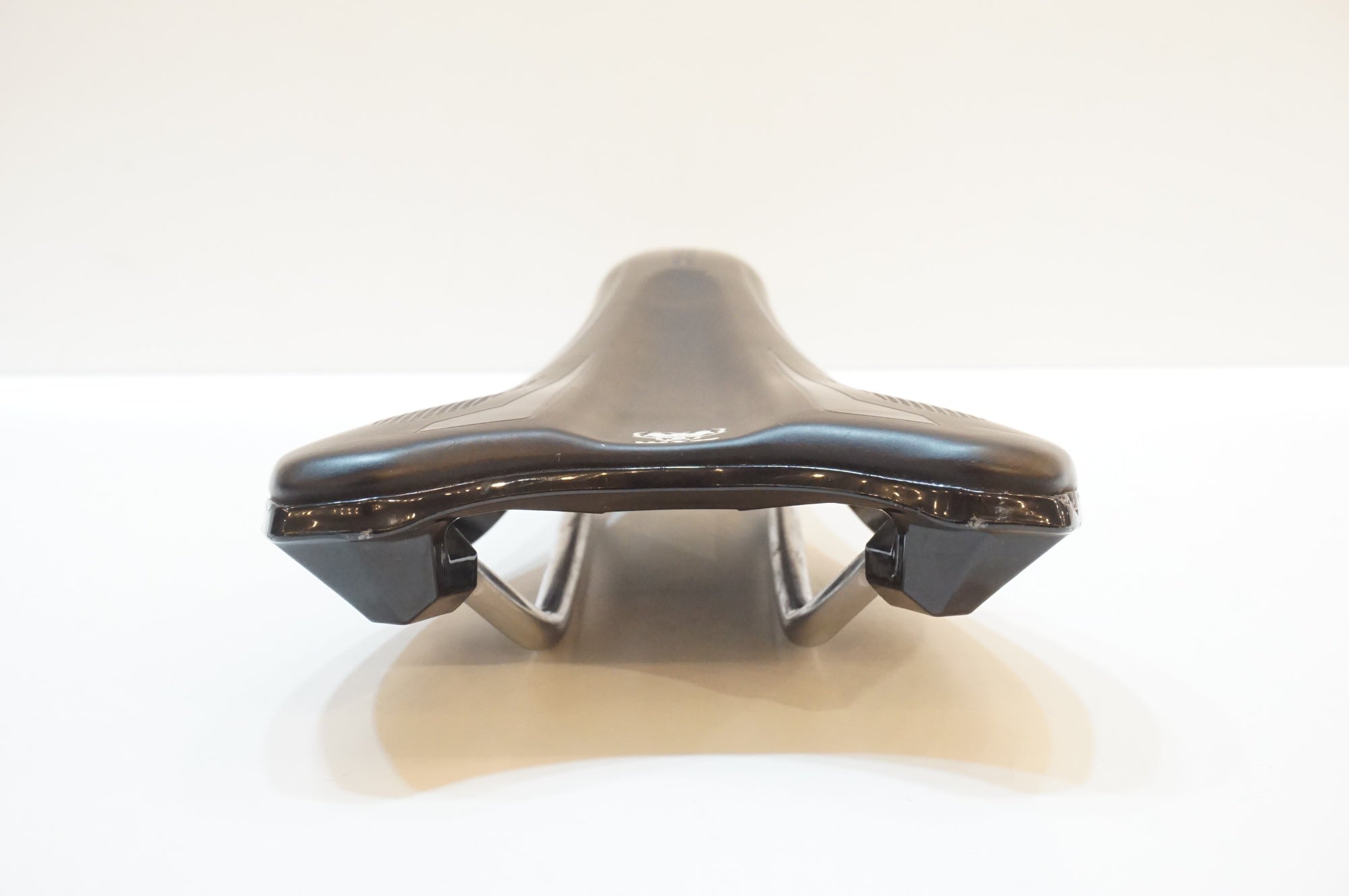WTB 「ダブリューティービー」 HIGH TAIL PRO Sサイズ サドル / 浦和ベース