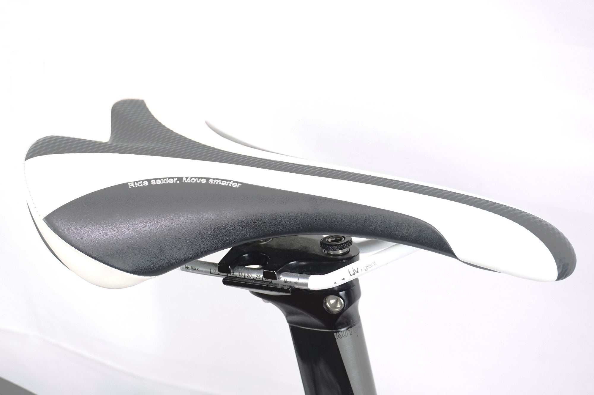 GIANT 「ジャイアント」 LIV AIMEZ 2012年モデル ロードバイク / バイチャリ浦和ベース