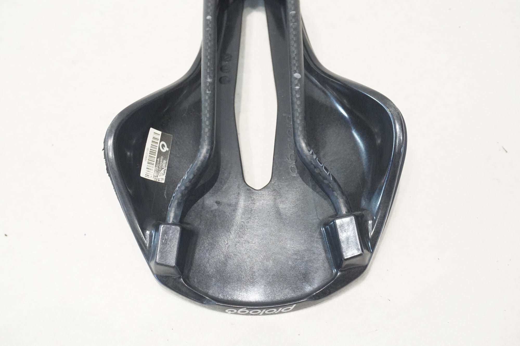 PROLOGO 「プロロゴ」 NAGO R4 PAS 3D NACK カーボンレール サドル / 横浜戸塚店