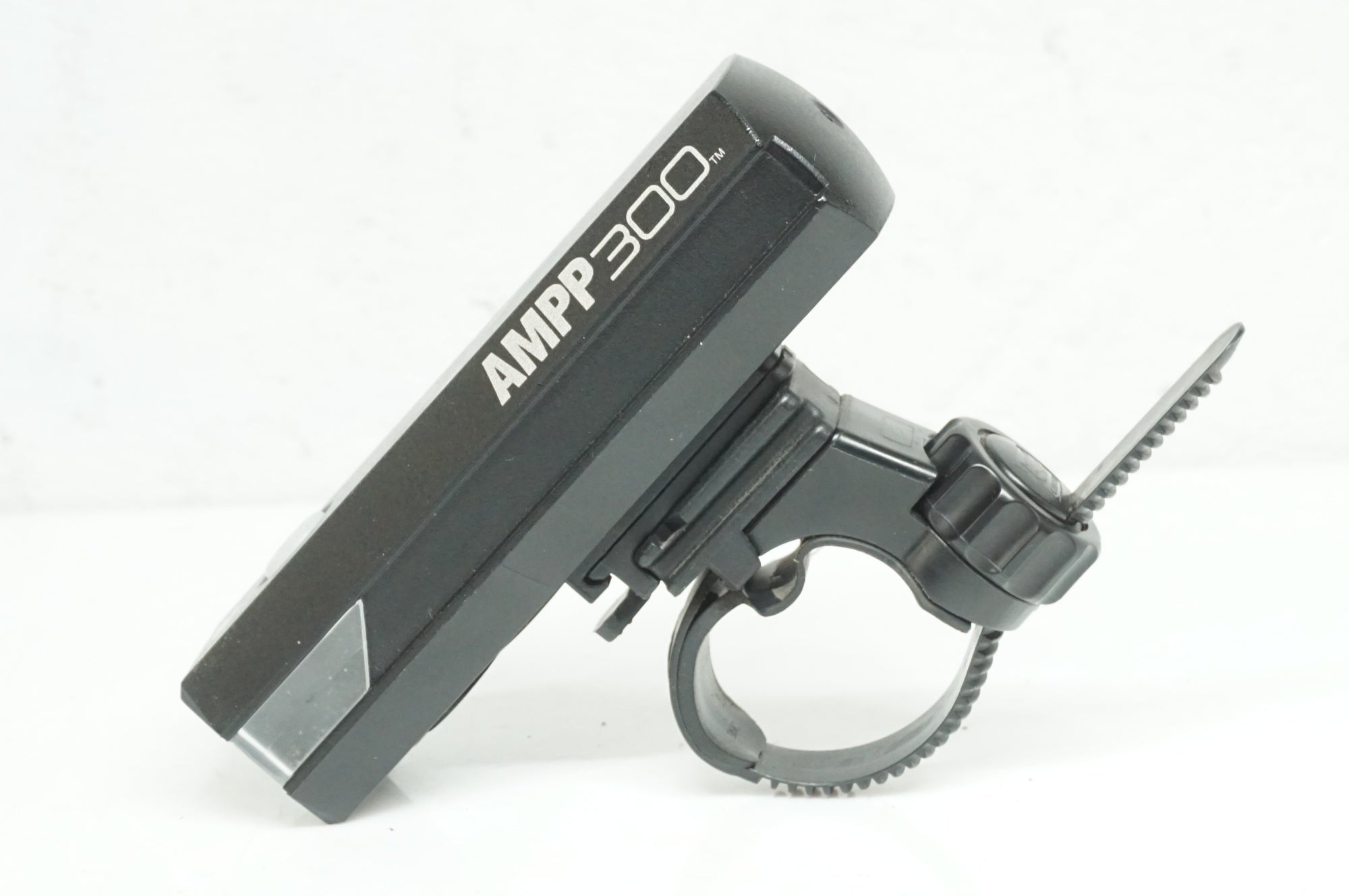 CATEYE 「キャットアイ」 AMPP 300 121g フロントライト / 大宮店