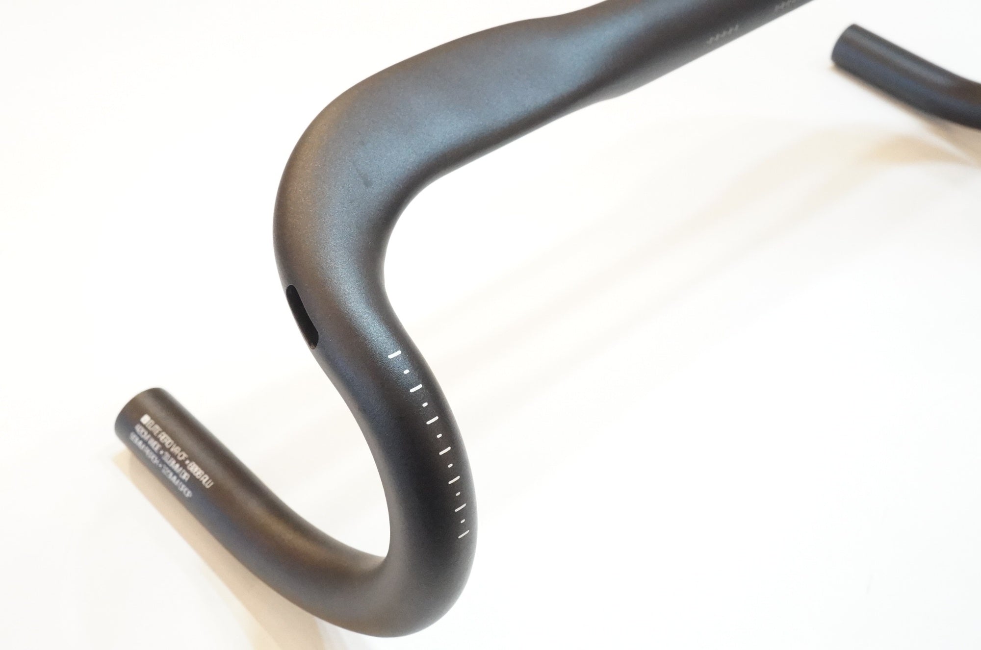 BONTRAGER 「ボントレガー」 ELITE AERO VR-CF φ31.8 440mm ハンドル / バイチャリ浦和ベース