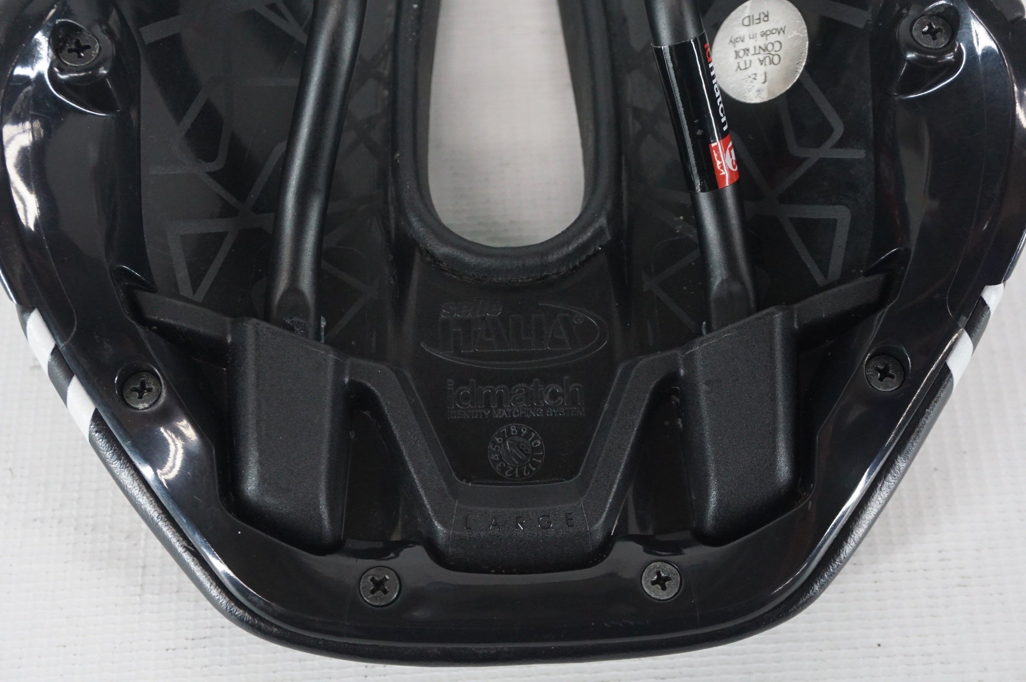 SELLE ITALIA 「セライタリア」 NOVUS BOOST TM MN SUPER FLOW サドル / 阪急塚口店