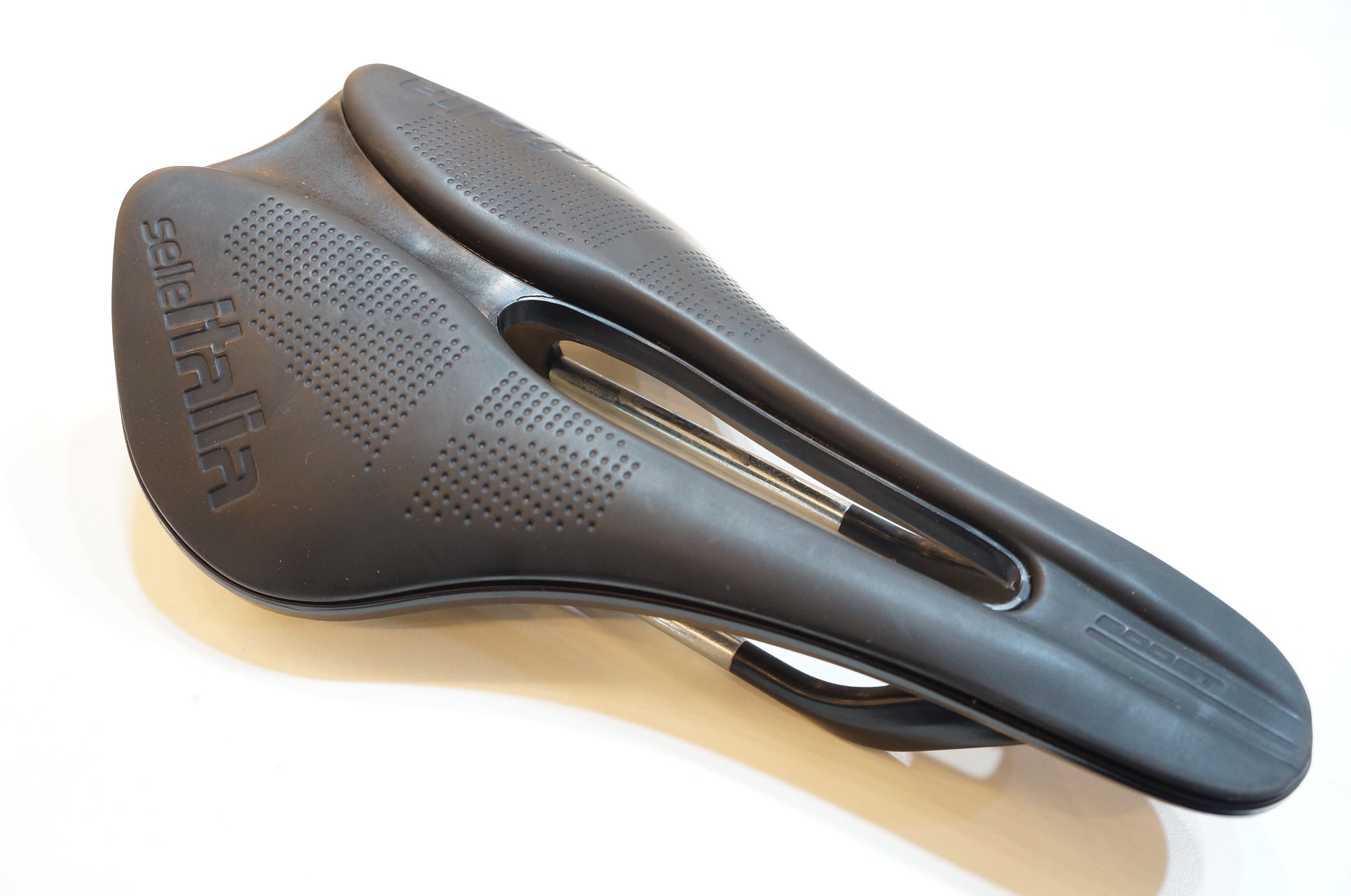 SELLE ITALIA 「セラ イタリア」 BOOST 145mm サドル / バイチャリ浦和ベース