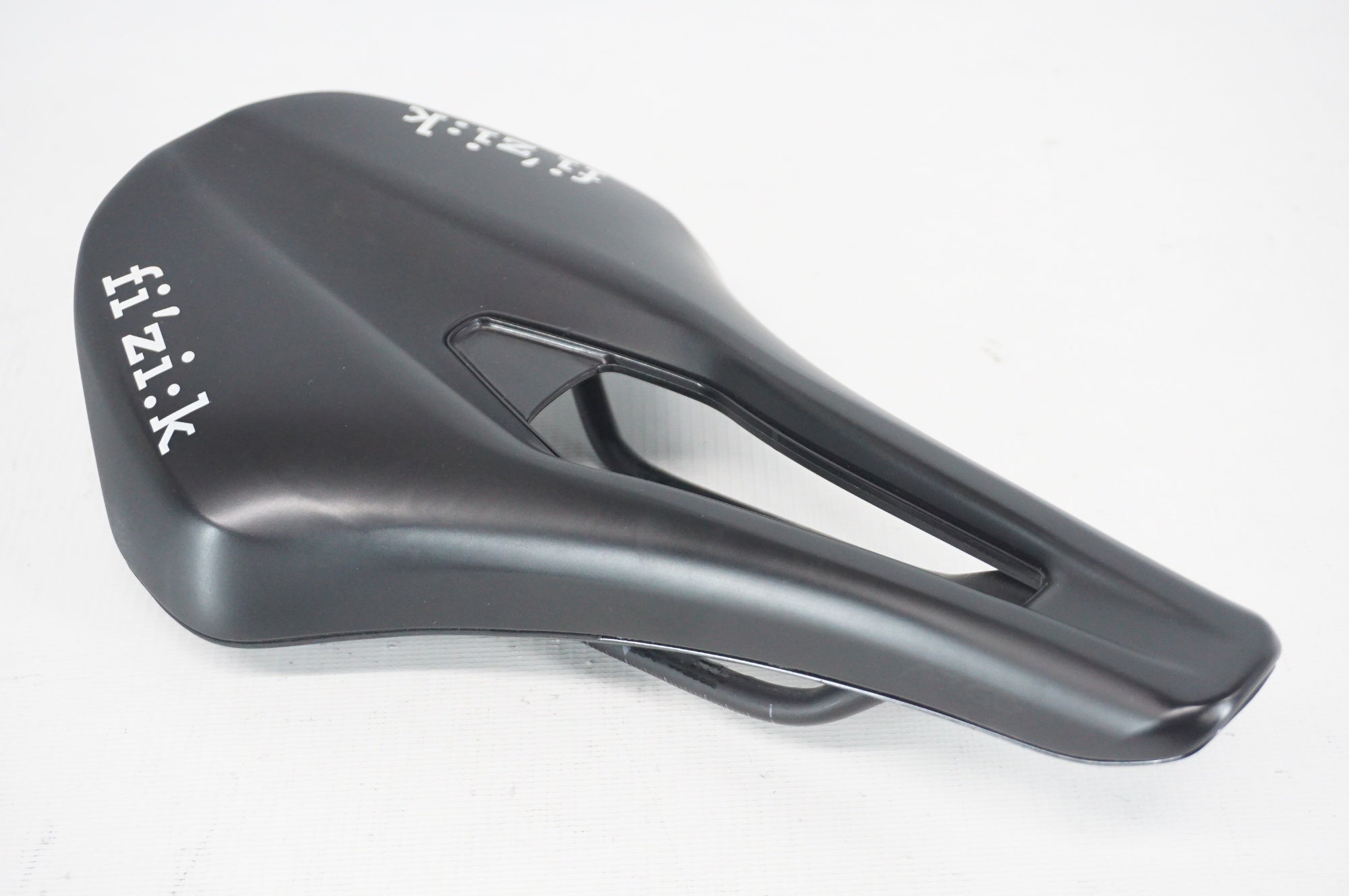 FIZIK 「フィジーク」 ARGO TEMPO R5 サドル / 阪急塚口店