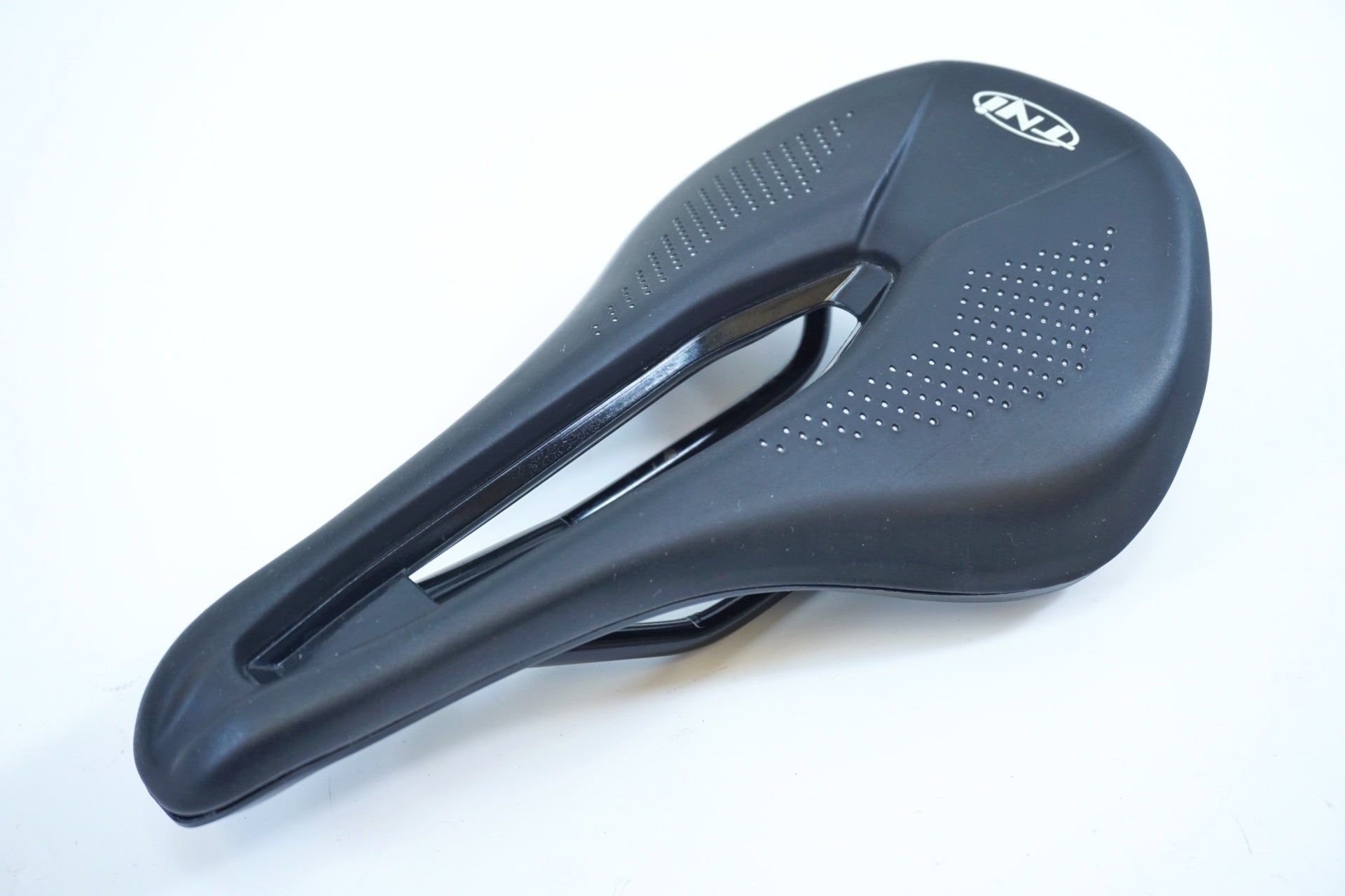 TNI 「ティーエヌアイ」 COMFORT FLY サドル / 有明ガーデン店