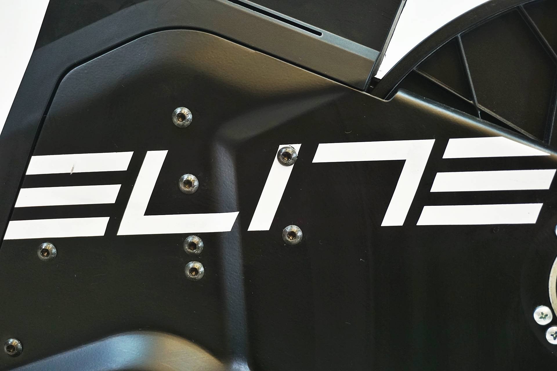 ELITE 「エリート」 SUITO スマートトレーナー / 有明ガーデン店