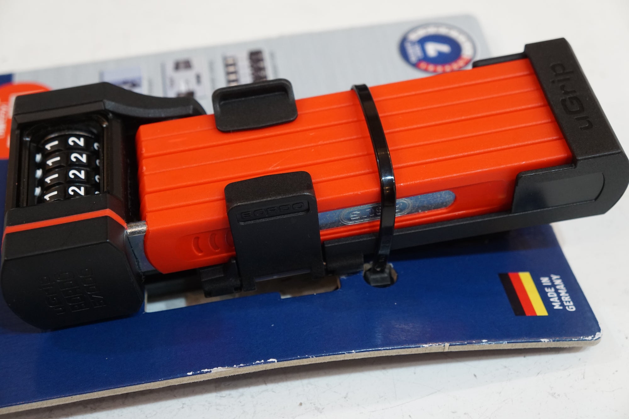 ABUS 「アバス」 UGRIP BORDO 5700C ロック / バイチャリ浦和ベース