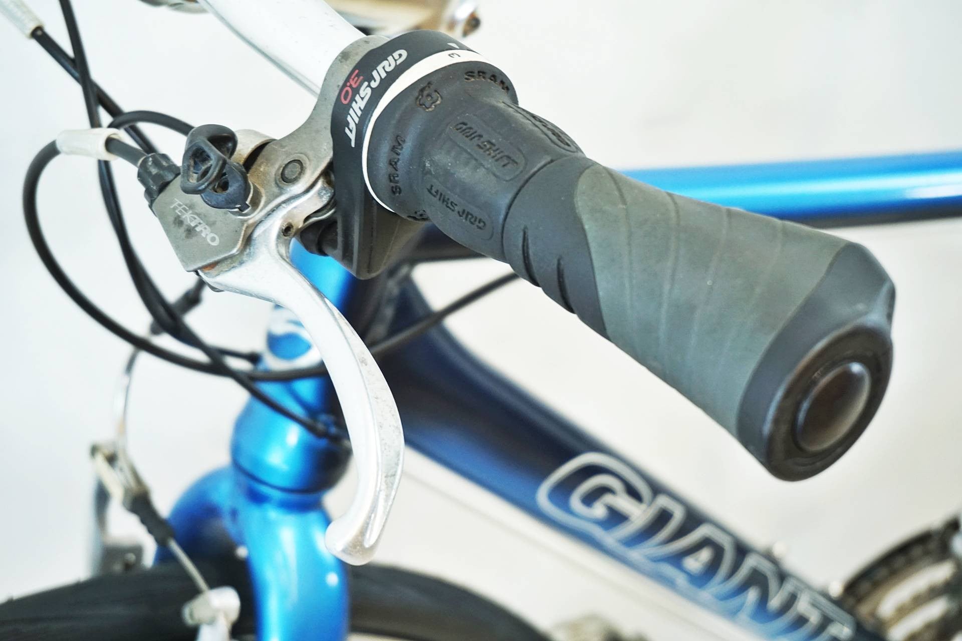 GIANT 「ジャイアント」 ESCAPE R3 2013年モデル クロスバイク / 有明ガーデン店