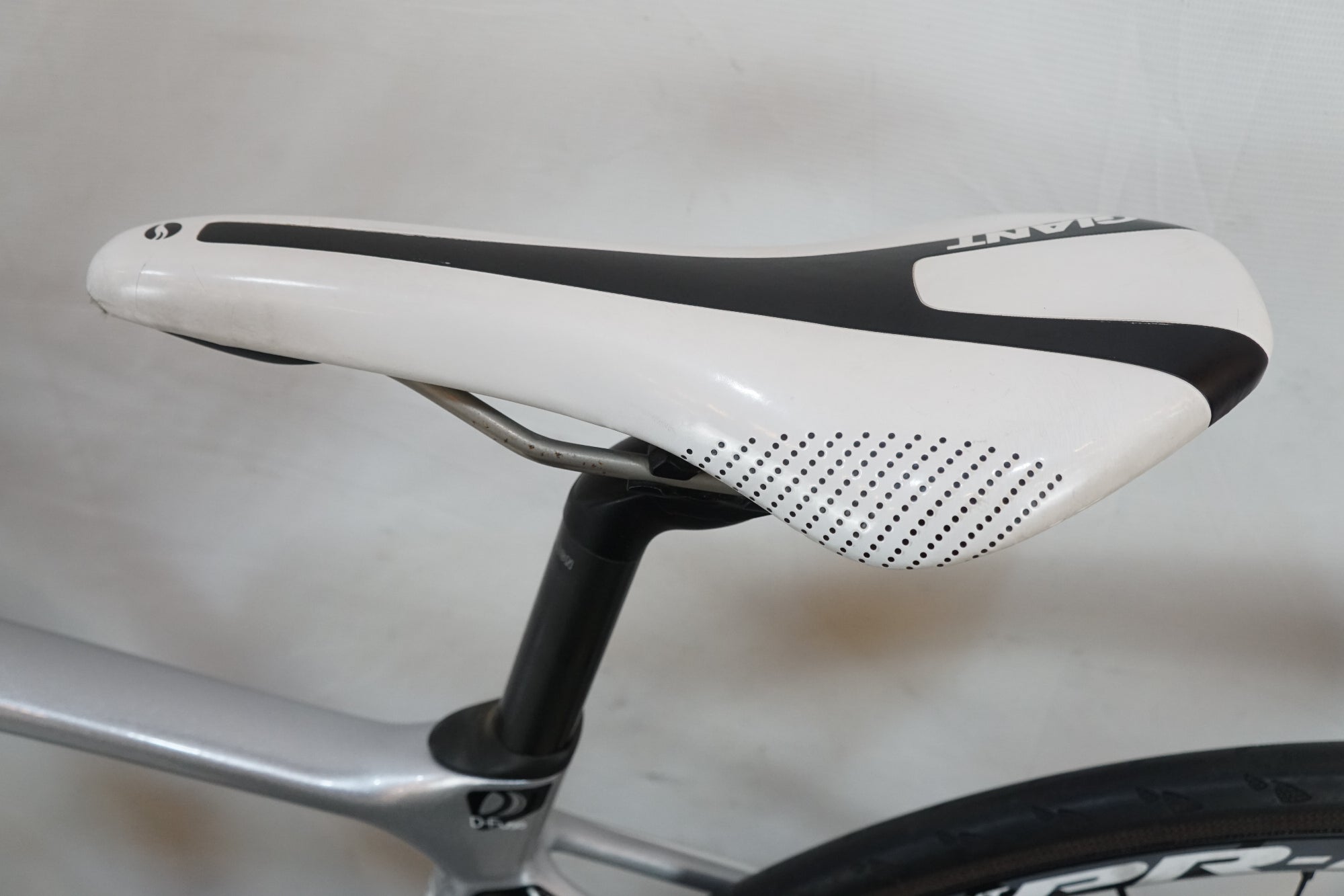 GIANT 「ジャイアント」 DEFY ADVANCED2 2015年モデル ロードバイク / バイチャリ浦和ベース