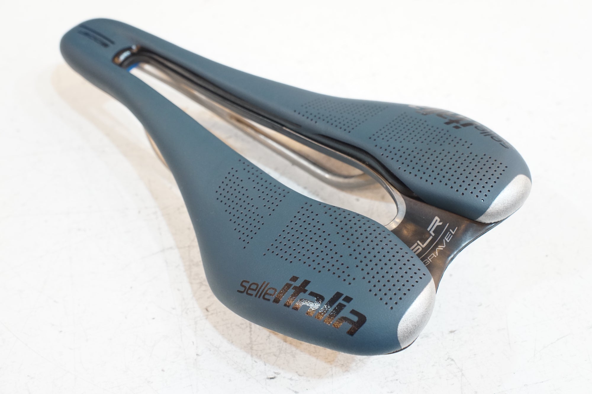 SELLE ITALIA 「セラ イタリア」 BOOST SLR GRAVEL サドル / バイチャリ浦和ベース