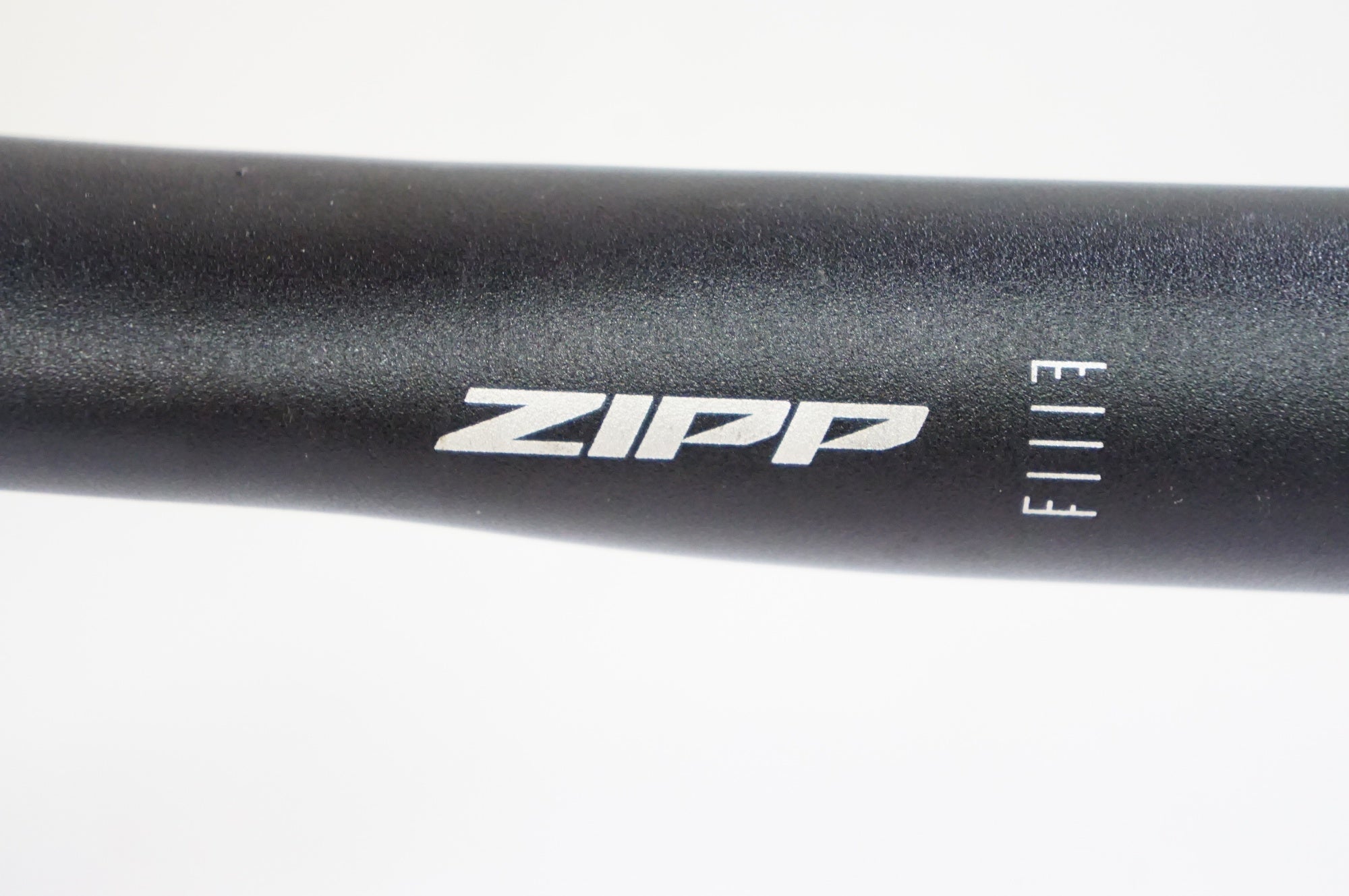 ZIPP 「ジップ」 SERVICE COURSE 80 ERGO 420mm φ31.8 ハンドル / 熊谷本店