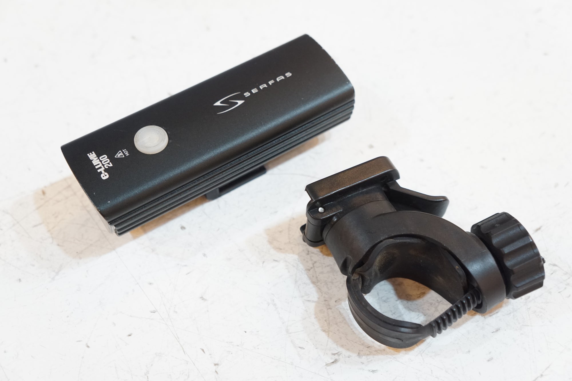 SERFAS 「サーファス」 E-LUME200 フロントライト / バイチャリ浦和ベース