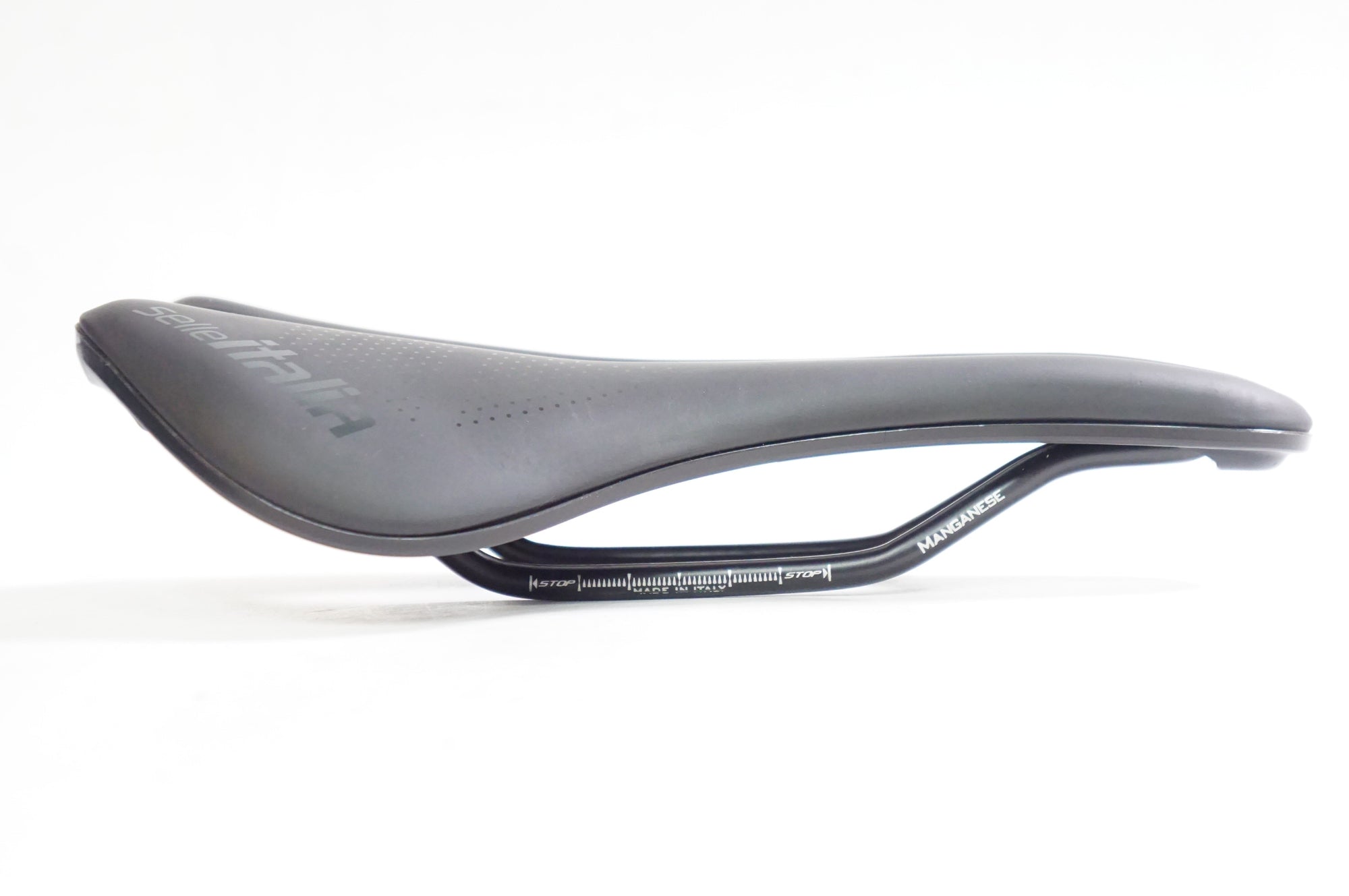 SELLE ITALIA 「セラ イタリア」 NOVUS BOOST EVO SUPERFLOW サドル / 熊谷本店