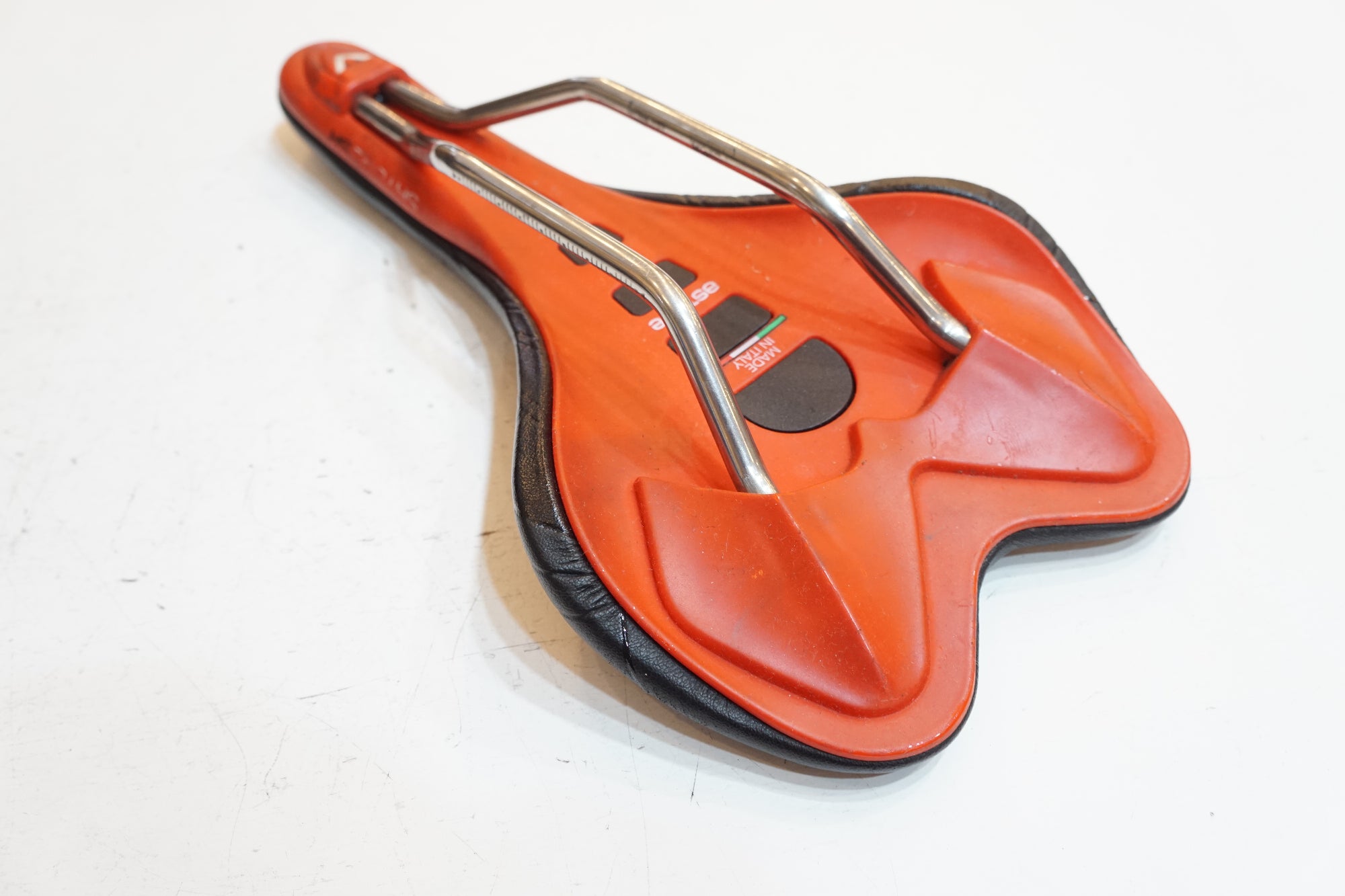 ASTUTE 「アスチュート」 SKYLINE SR サドル / バイチャリ浦和ベース