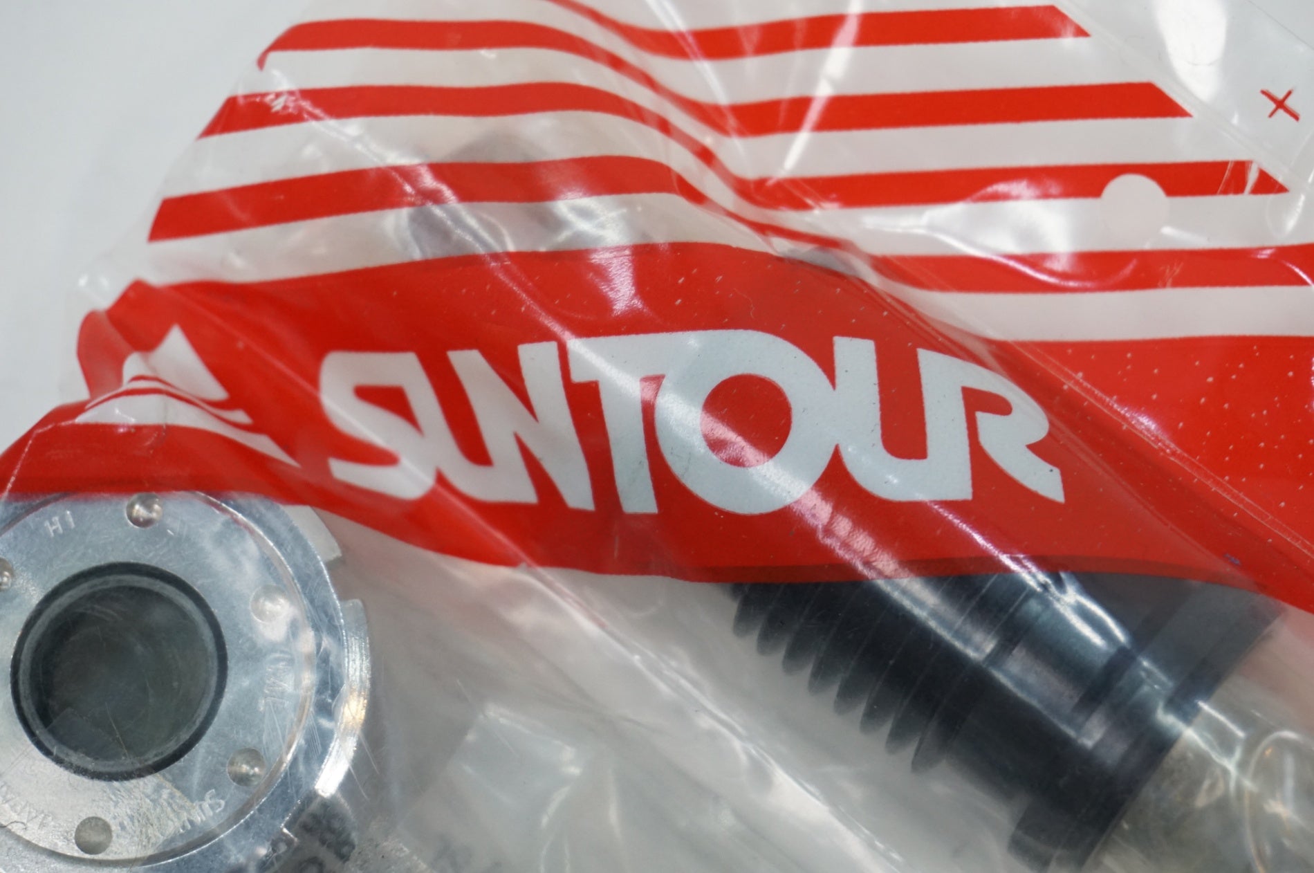 SUNTOUR 「サンツアー」 68mm JIS BB ボトムブラケット / 川越店