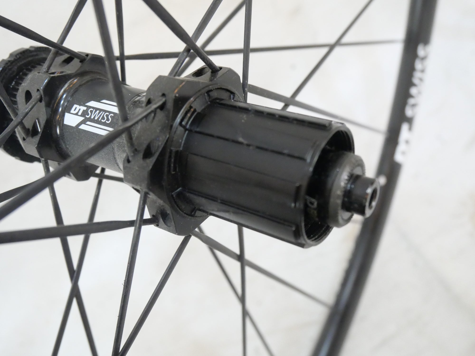 DT SWISS 「ディーティースイス」 R24 SPLINE DB シマノ11速 622×18C ホイールセット / バイチャリ浦和ベース