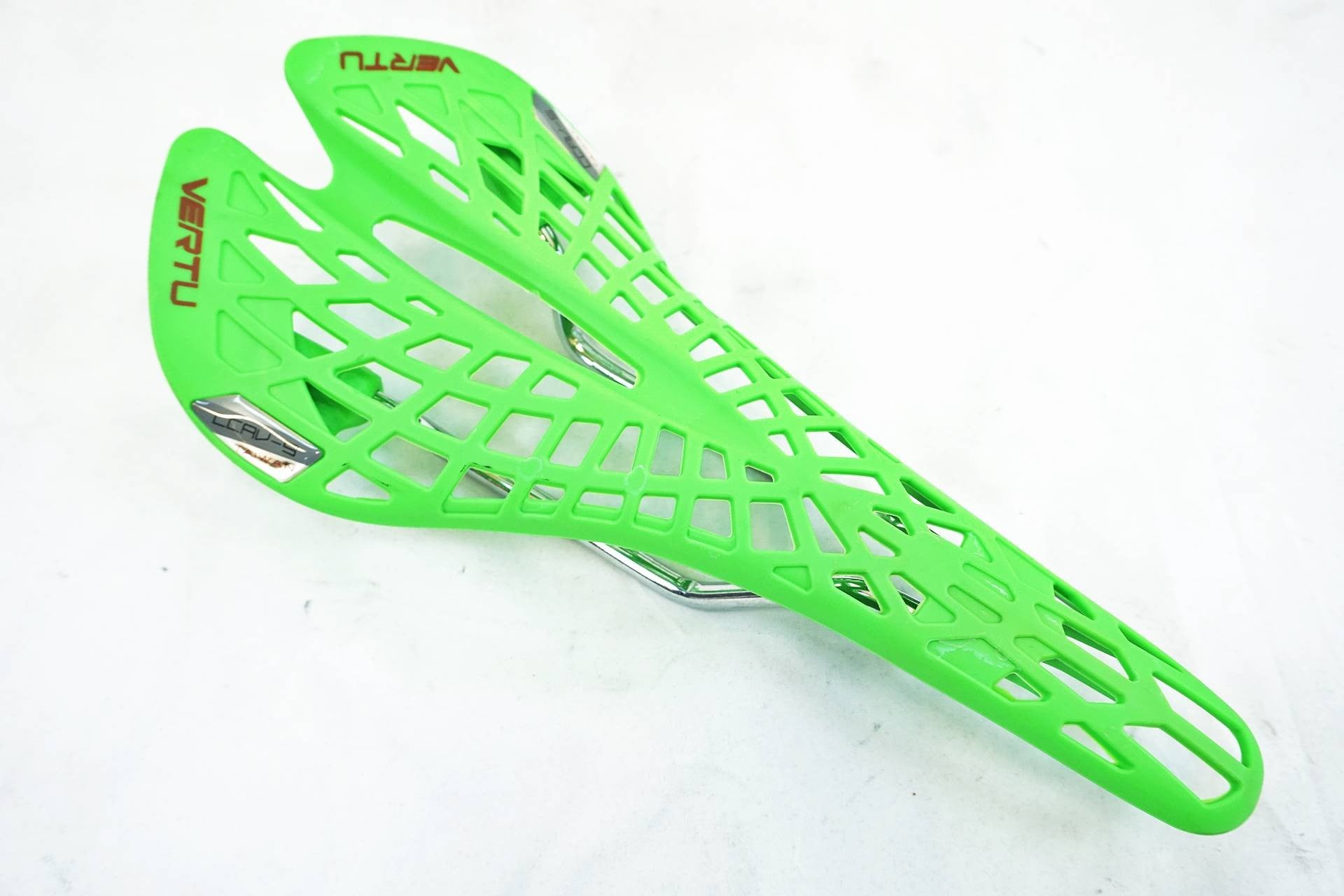 VERTU 「ヴァーチュ」 サドル / 有明ガーデン店