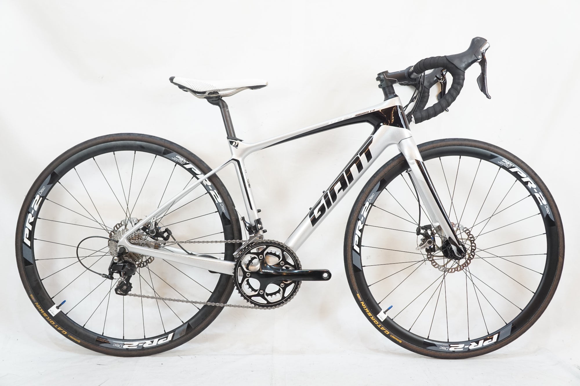 GIANT 「ジャイアント」 DEFY ADVANCED2 DISC 2015年モデル ロードバイク GIANT 「ジャイアント」 DEFY ADVANCED2 2015年モデル ロードバイク