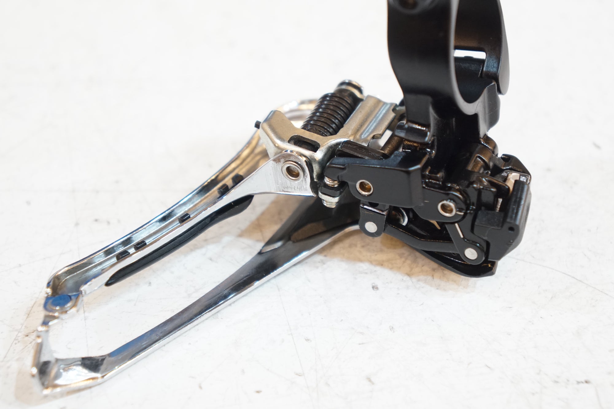 SHIMANO 「シマノ」 105 FD-R7000 φ31.8 フロントディレイラー / バイチャリ浦和ベース