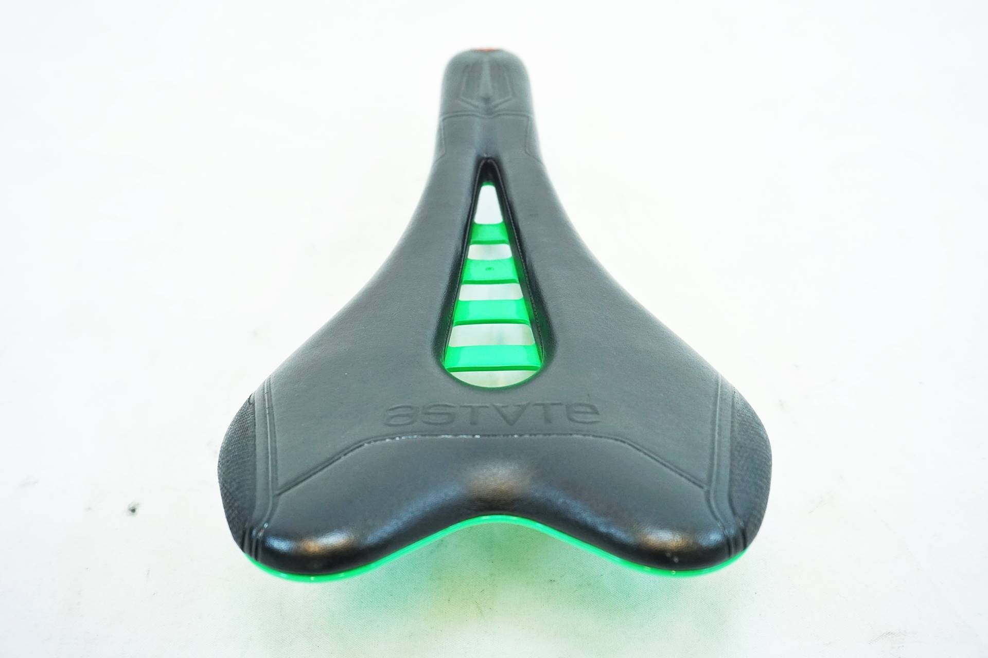 ASTUTE  「アスチュート」 SKYLITE VT カーボンレールサドル / 有明ガーデン店